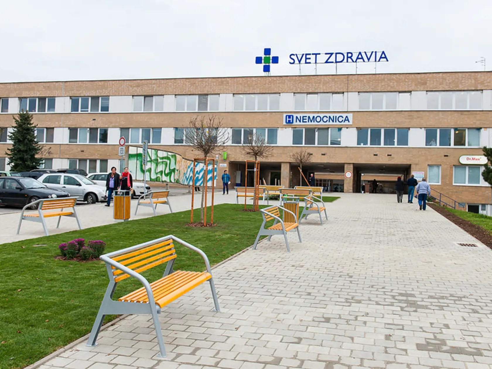Nemocničné námestie v SNV dýcha novotou.