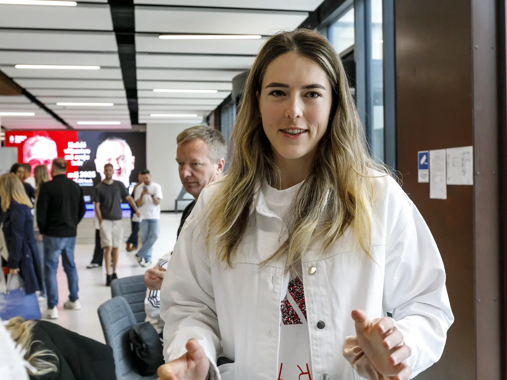 Na snímke ambasádorka kampane lyžiarka Petra Vlhová odpovedá na otázky novinárov počas podujatia Športová kvapka krvi, ktorú zorganizovali Slovenský olympijský a športový výbor, Národné športové centrum, Vojenské športové centrum Dukla a Športové centrum polície v spolupráci s Národnou transfúznou službou SR v Dome športu v Bratislave 29. mája 2025. FOTO TASR - Dano Veselský