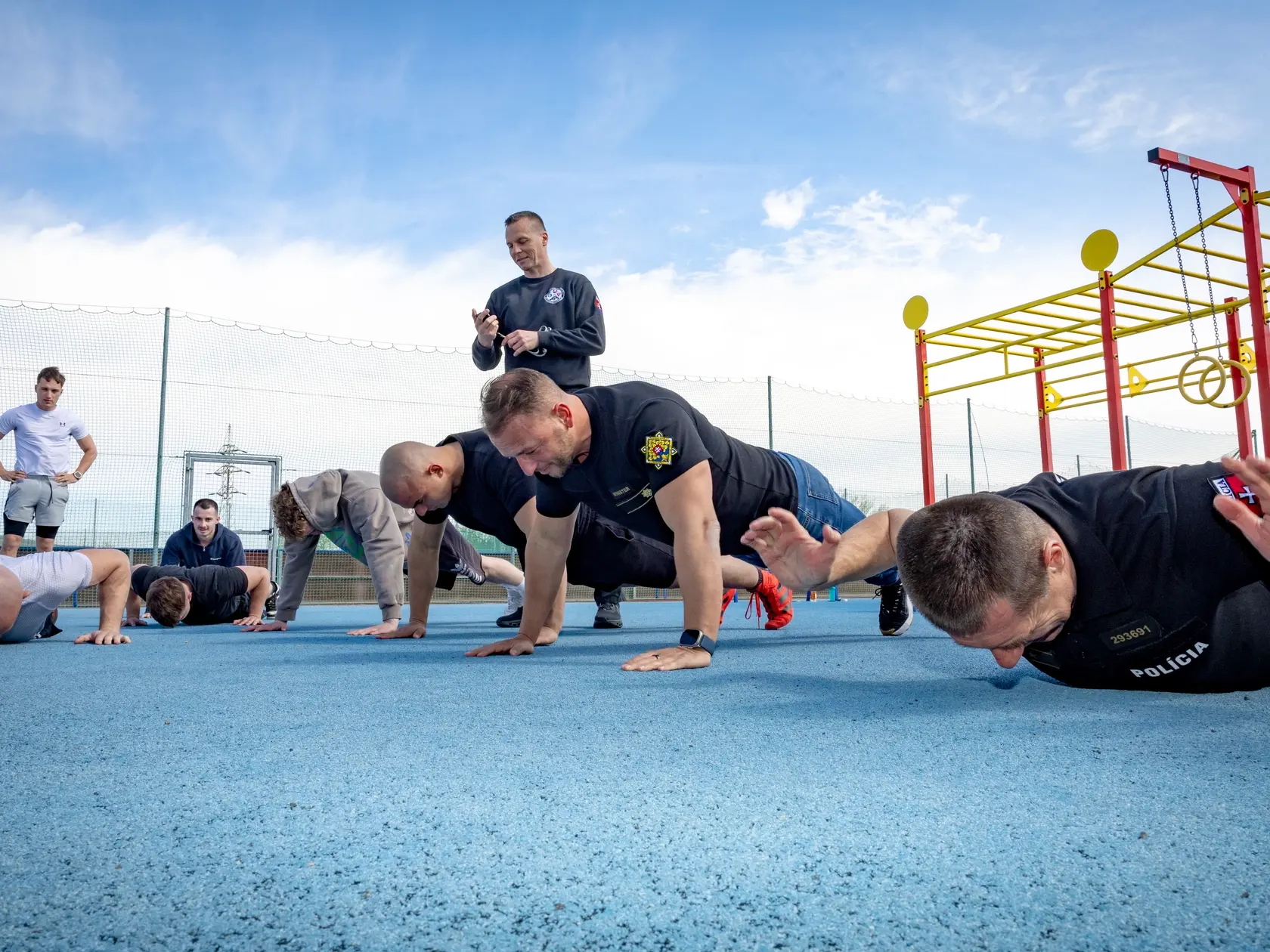 Náborová kampaň do policajného zboru Slovenskej republiky doposiaľ prilákalo 1600 nových záujemcov. Na spoločnej tlačovej konferencii o tom na pôde Akadémie Policajného zboru v Bratislave informovali minister vnútra Matúš Šutaj Eštok (Hlas-SD) a viceprezident Policajného zboru Rastislav Polakovič.