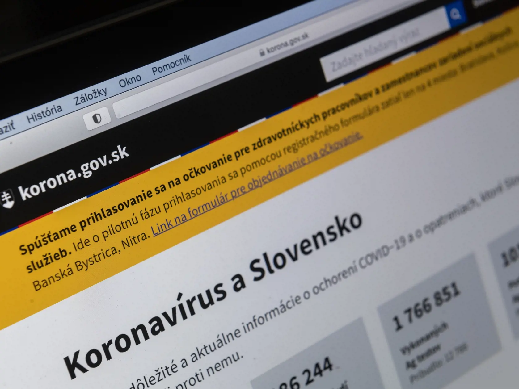 Ministerstvo zdravotníctva SR sprístupnilo 2. januára 2021 na stránke korona.gov.sk online registračný formulár na očkovanie proti ochoreniu COVID-19. Formulár je v tejto chvíli prístupný pre všetkých zdravotníckych pracovníkov. Na snímke webová stránka korona.gov.sk s výzvou na očkovanie proti ochoreniu COVID-19 pre zdravotníkov, v Bratislave 2. januára 2021. FOTO TASR - Jaroslav Novák