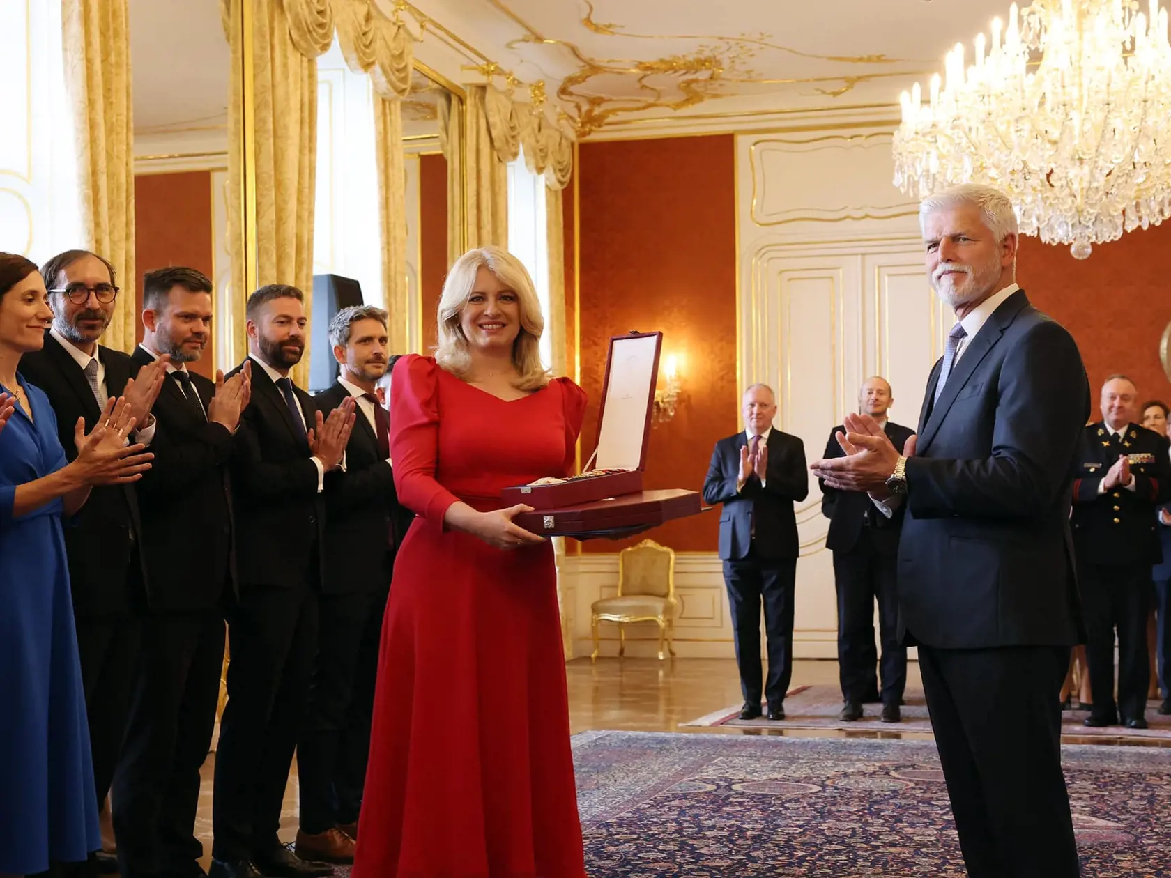 Prichystaný bol pre ňu „špeciálny darček“ – český prezident Petr Pavel ju ocenil Rádom bieleho leva občianskej skupiny I. triedy za prínos k rozvoju česko-slovenských vzťahov. Podobne ona ocenila jeho.