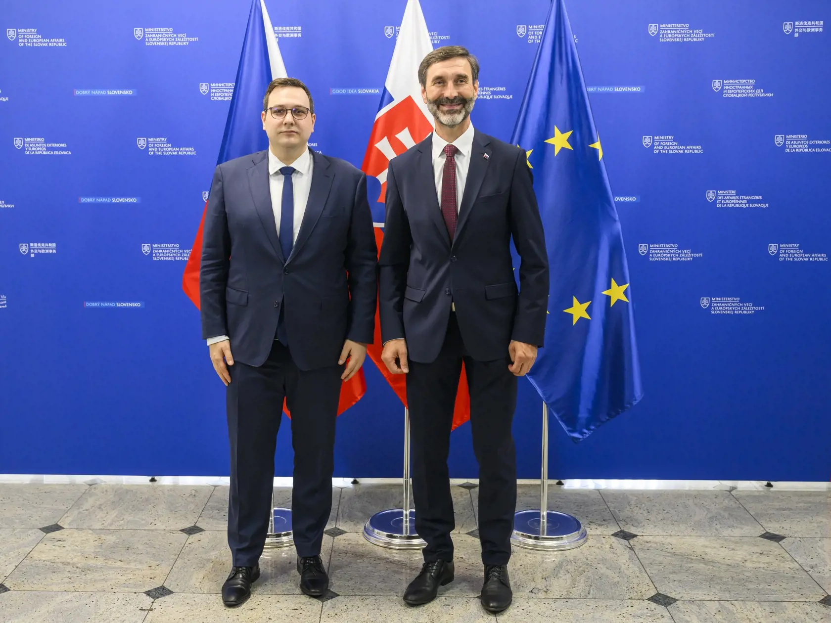 Na snímke zľava minister zahraničných vecí Českej republiky Jan Lipavský a minister zahraničných vecí a európskych záležitostí SR Juraj Blanár (Smer-SD) počas privítania na Ministerstve zahraničných vecí a európskych záležitostí v Bratislave 18. júna 2024. FOTO TASR - Jaroslav Novák
