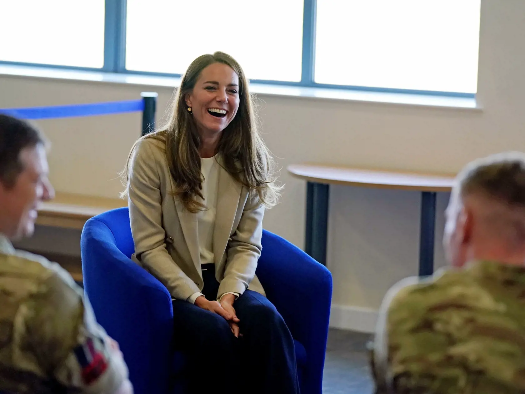 Kate Middleton sa stretla s vojakmi, ktorí pomáhali pri evakuáciách z Afganistanu.