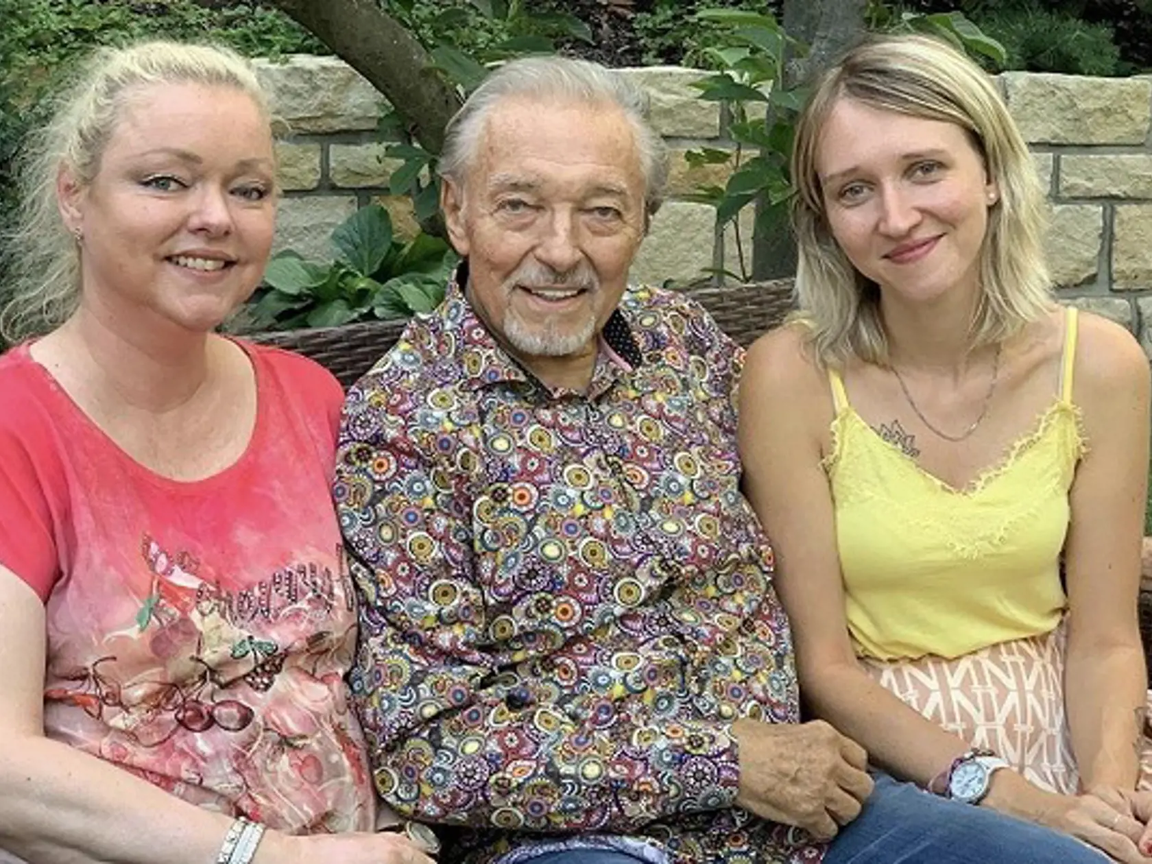 Karel Gott so staršími dcérami Dominikou (vľavo) a Luciou.