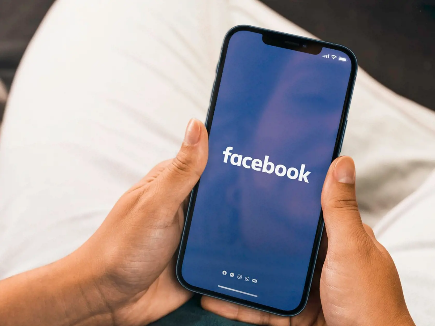 Ak často pozeráte videá a trávite veľa času na internete, odvyknite si využívať mobilné dáta a radšej surfujte len vtedy, ak sa viete pripojiť na bezplatné wi-fi.