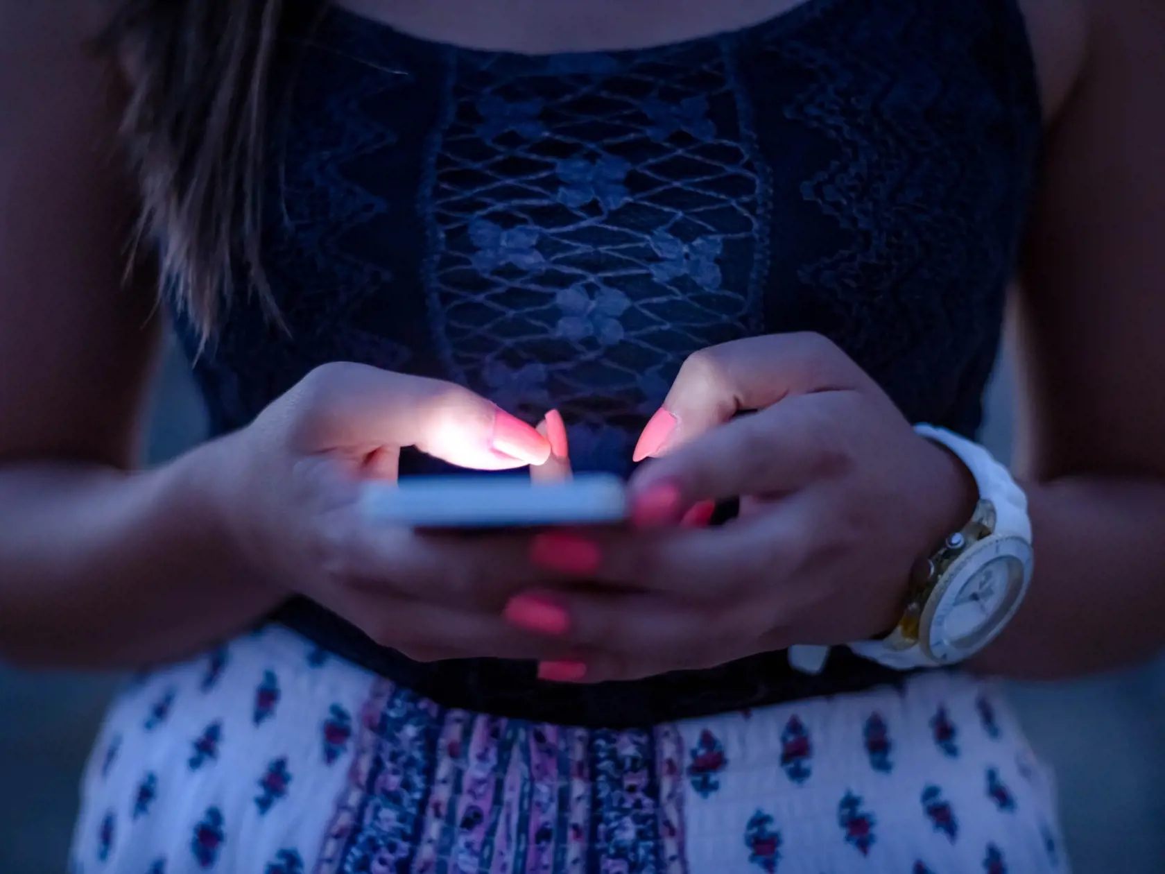 Ak často pozeráte videá a trávite veľa času na internete, odvyknite si využívať mobilné dáta a radšej surfujte len vtedy, ak sa viete pripojiť na bezplatné wi-fi.