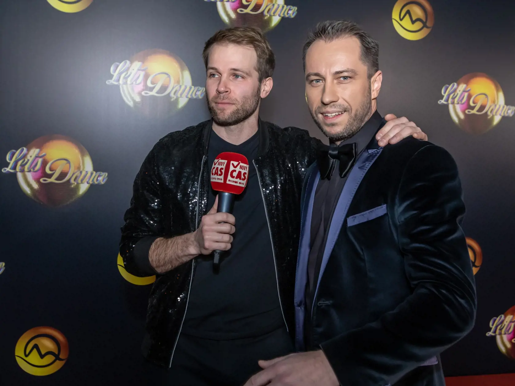 Príchody celebrít na prvé kolo Lets Dance. Na snímke je Tomáš Bezdeda a Peter Modrovský. 