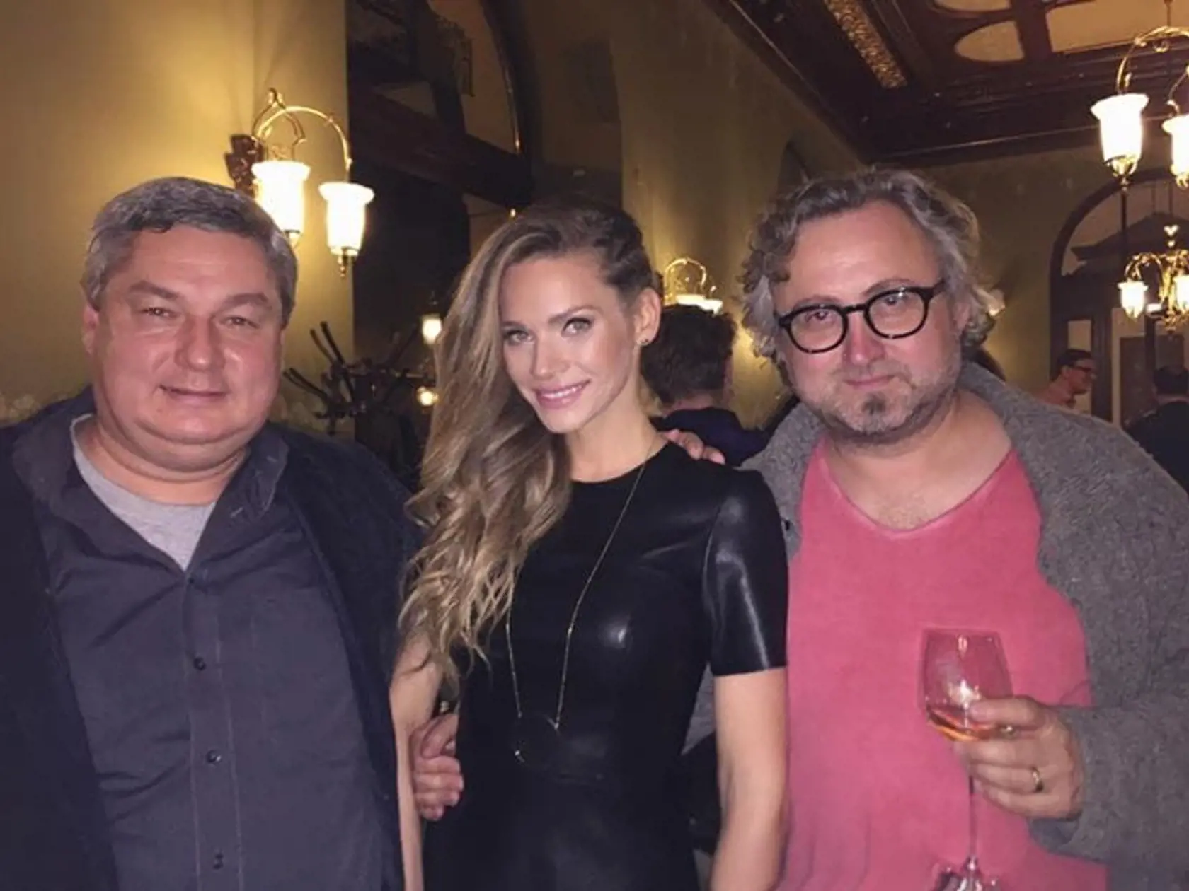 Andrea Verešová s režisérom, ktorý jej dal veľký priestor pred kamerou.