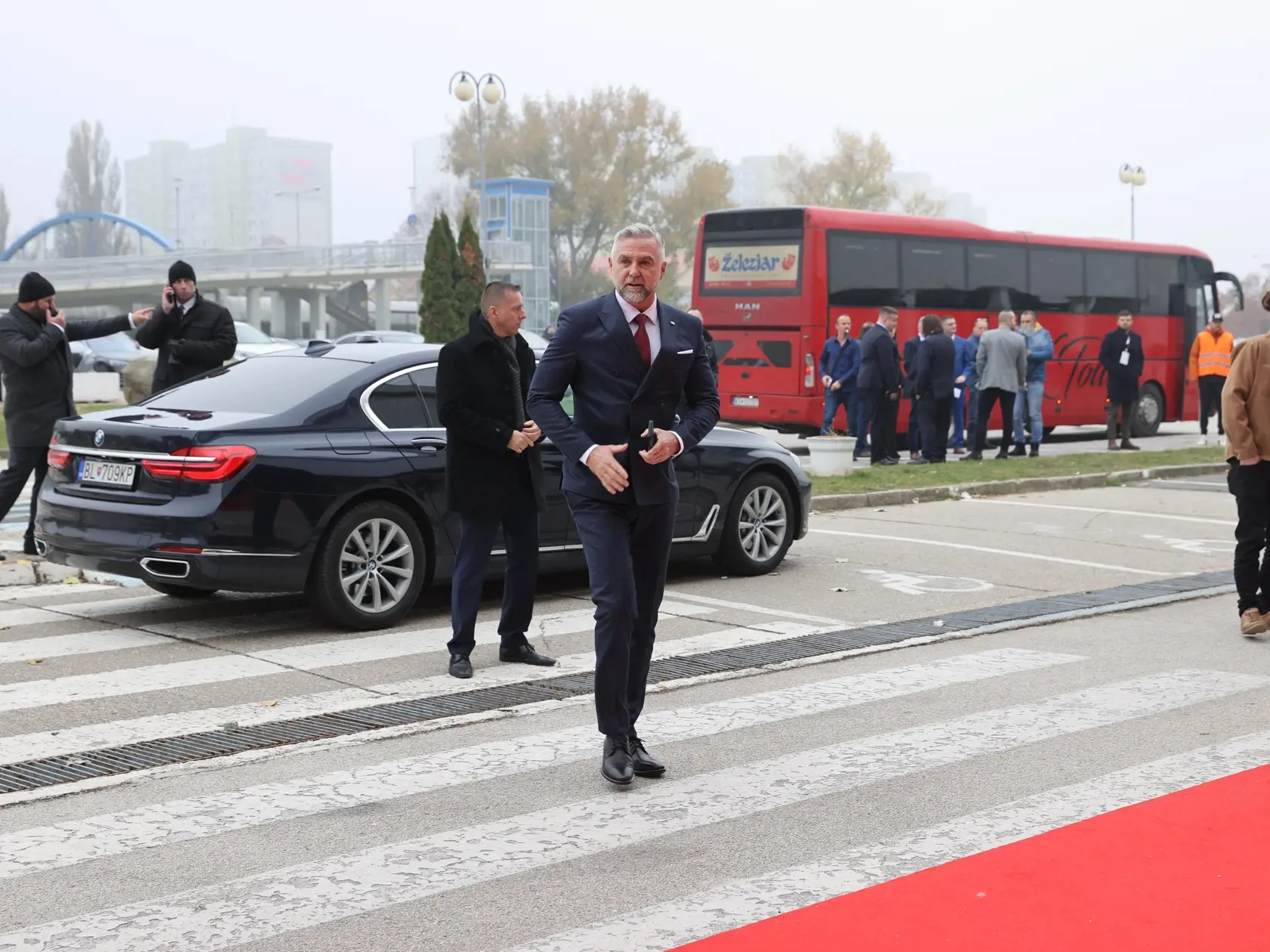 Tibor Gašpar na oslavách strany Smer.