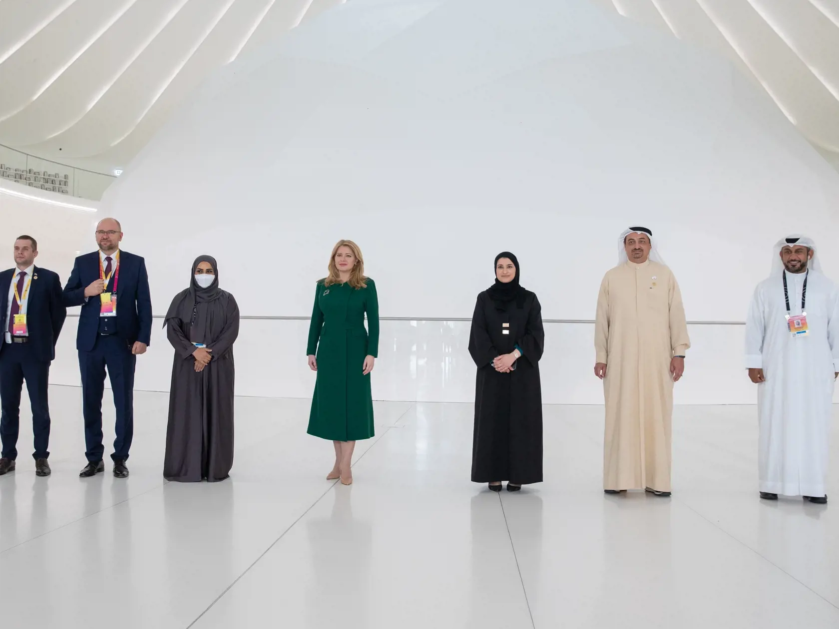 Prezidentka Zuzana Čaputová s predstaviteľmi SAE počas Expo Dubaj 2020. Druhý sprava Richard Sulík.