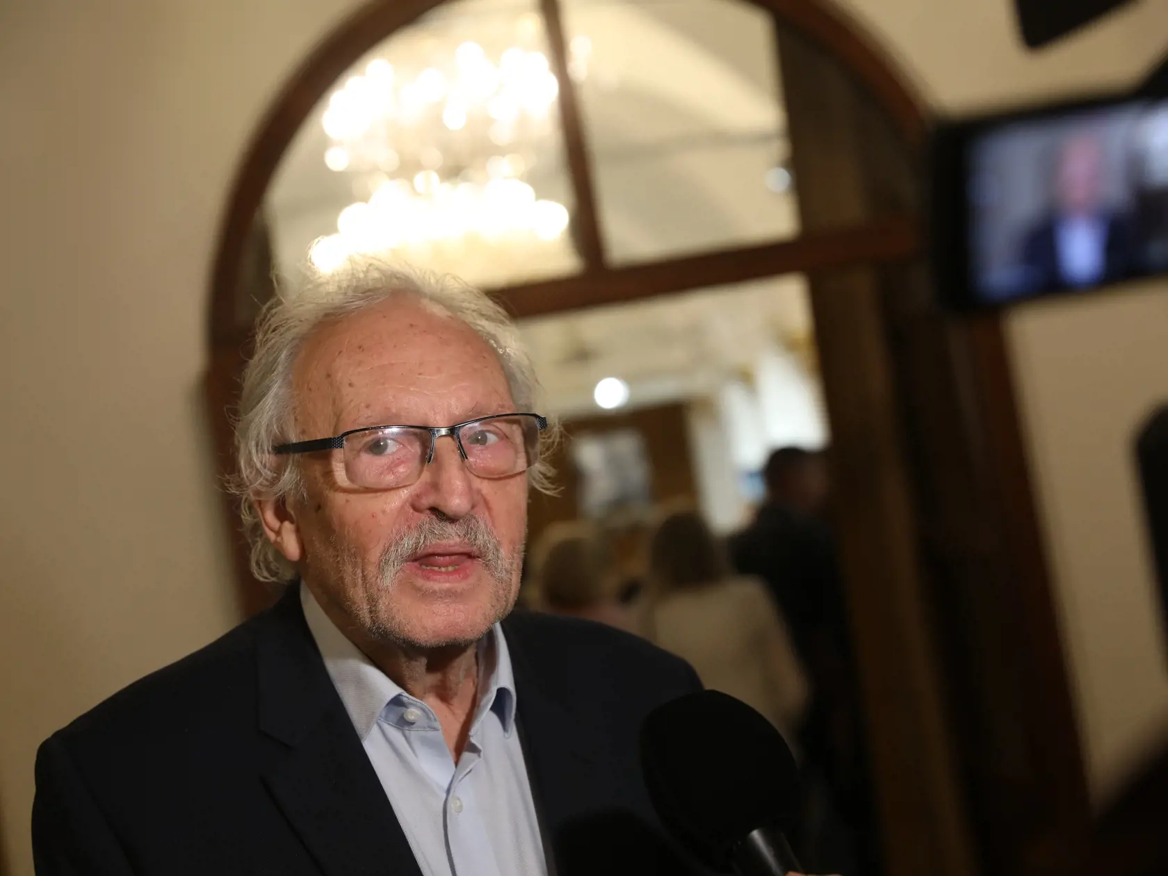 Na snímke je krst knihy Mariky Studeničovel o hercovi Gustavovi Valachovi ,, NEPOSEMEROS “.František Kovár - slovenský  herec.

