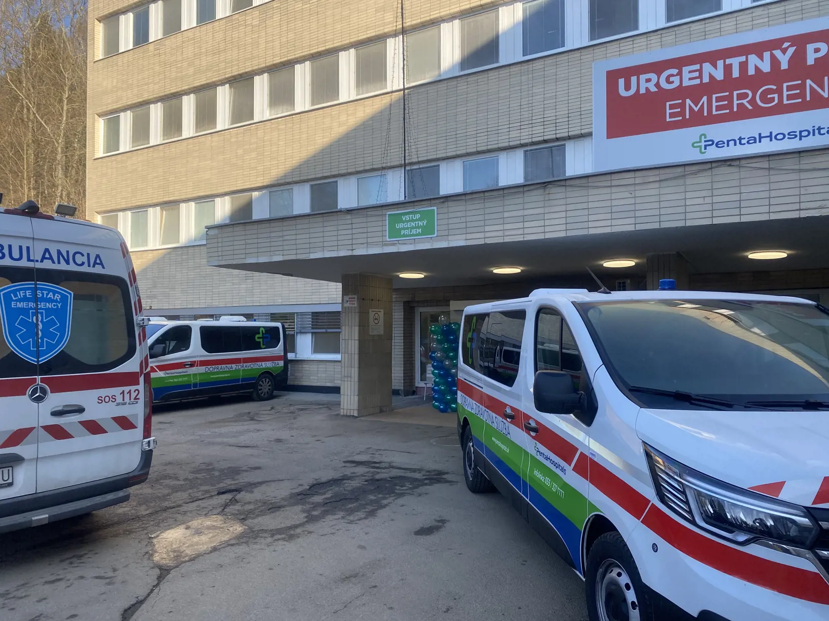 Urgentný príjem svidníckej nemocnice je vľavo od hlavného vstupu do internistického pavilónu.