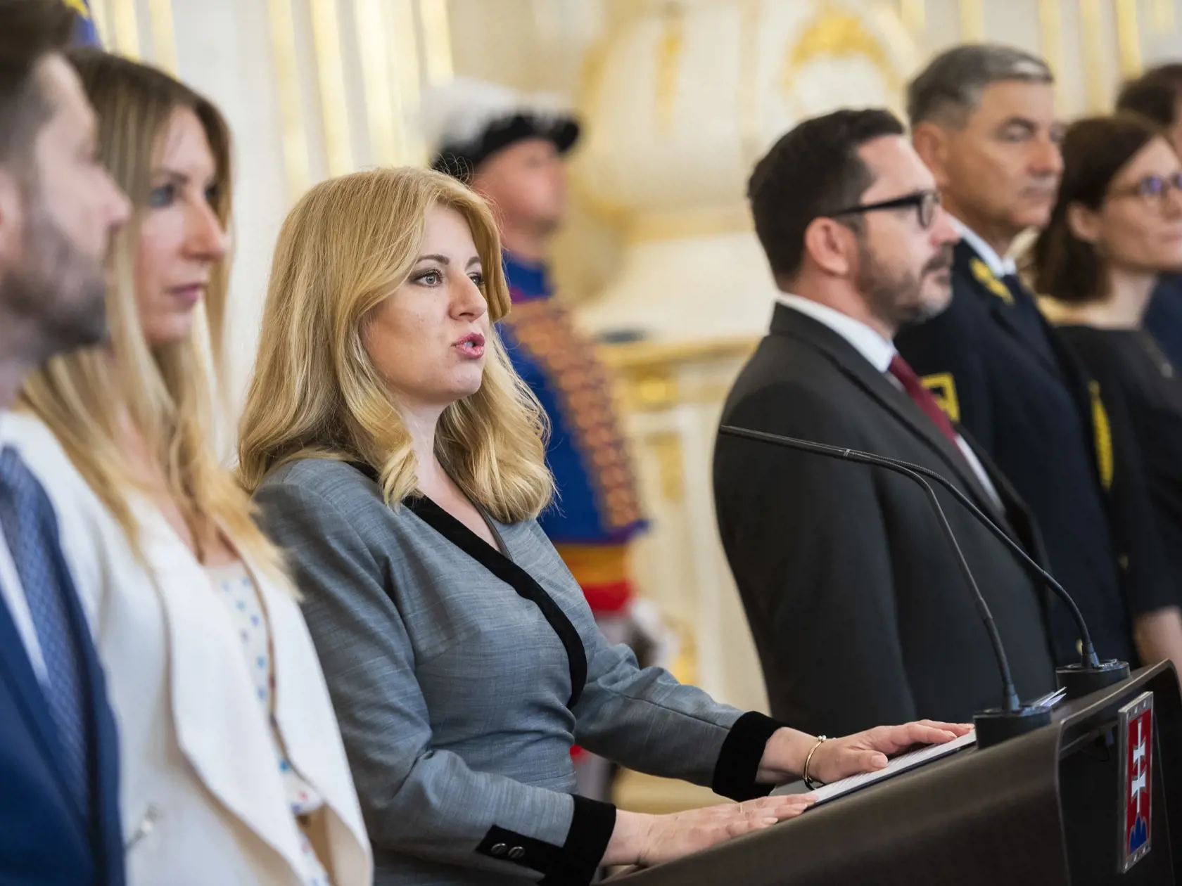 Na snímke uprostred prezidentka SR Zuzana Čaputová počas prijatia vedúcich zastupiteľských úradov SR v zahraničí prezidentkou SR Zuzanou Čaputovou v Prezidentskom paláci v Bratislave 27. júna 2022.