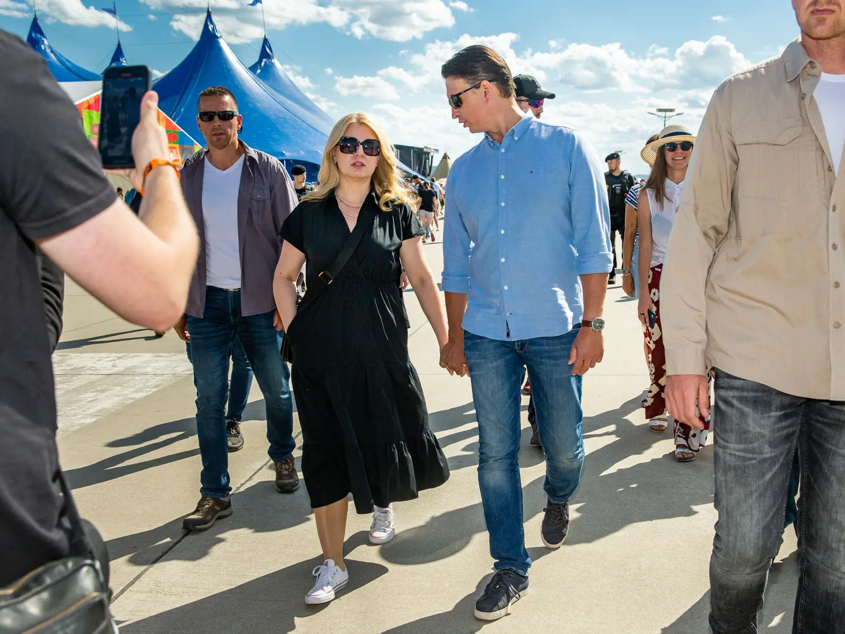 Dvojica sa spolu ukázala aj na festivale Pohoda. Rizman Zuzanu Čaputovú takmer nespustil z očí a po celý čas ju zamilovane držal za ruku.
