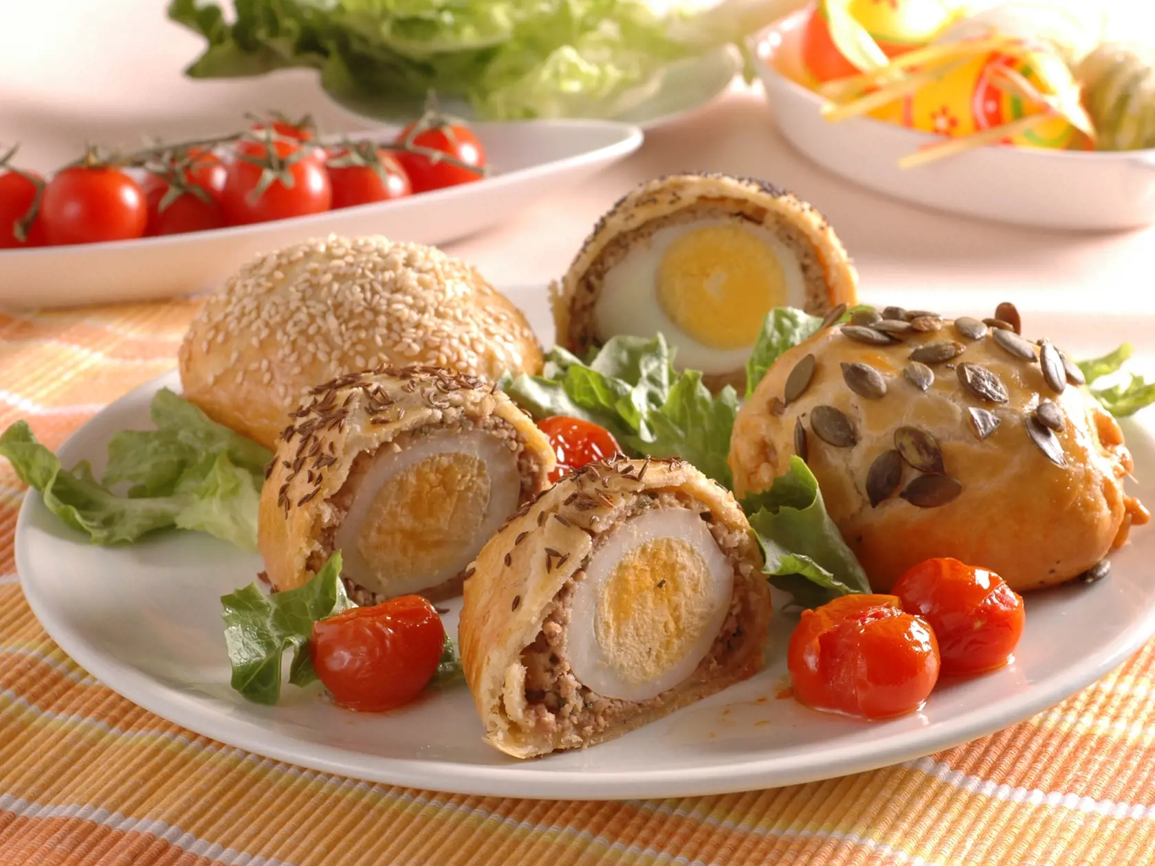 Mäsové vajíčka, recept, bravčové mäso, vajcia, sezamové semiačka, šalát, paradajka
Foto: Peter Záhradník
Uverejnené: Báječná Žena č. 13/09
pôvodný súbor:masove vajicka 1.eps