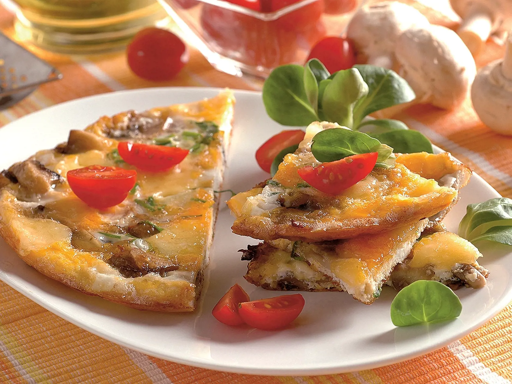 Šampiňónová placka, recept, šampiňóny, vajcia, pažítka, syr 
Foto: Peter Záhradník
Uverejnené: Báječná Žena č. 14/09
pôvodný súbor:sampinonova placka.eps