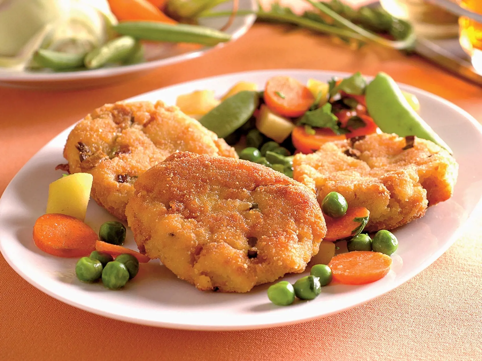 Hráškové placky, recept, vajcia, žemľa, petržlenová vňať, mrkva, hrášok, kaleráb 
Foto: Peter Záhradník
Uverejnené: Báječná Žena č. 18/09 

pôvodný súbor:vajcove placky s jarnou zeleninou 2.eps