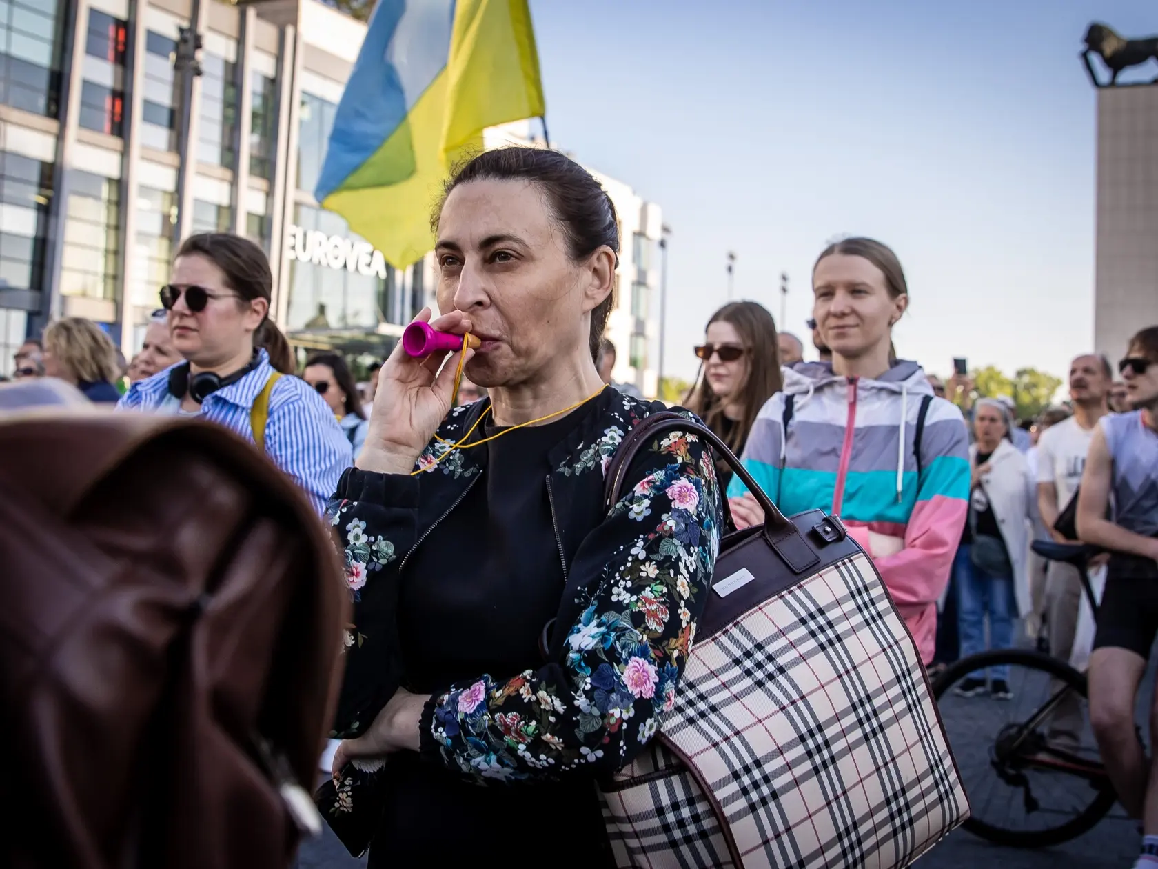 Na snímke protest pred novou budovou Slovenského národného divadla, počas vystúpenia ruskej opernej speváčky Anny Netrebko.