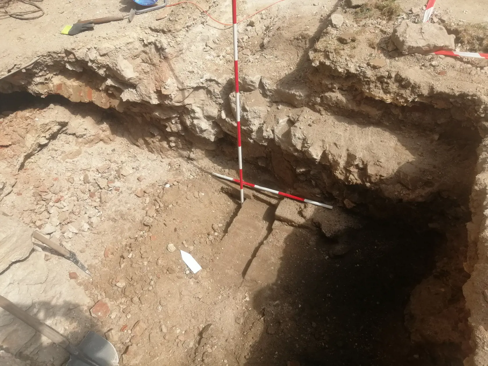 Schodisko, ktoré archeológovia objavili na hrade.