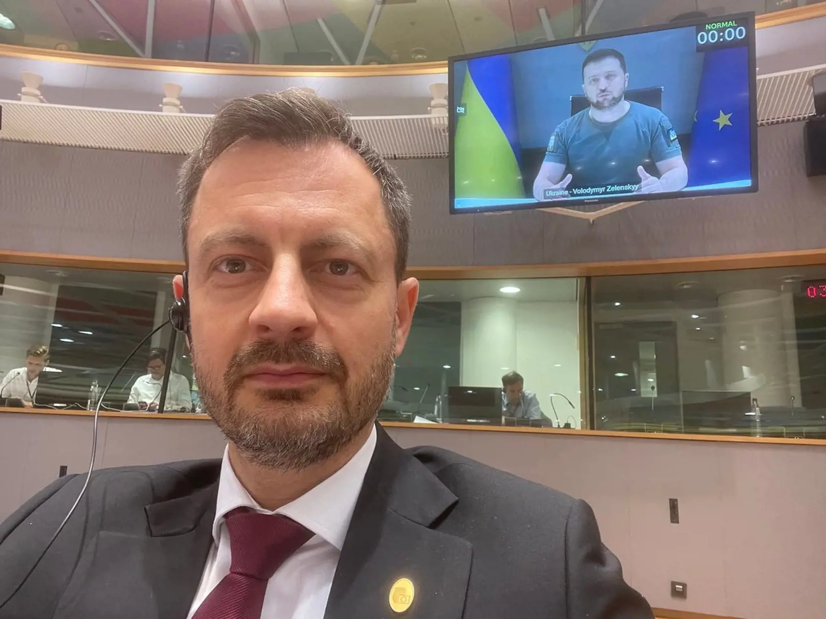 Status premiéra Eduarda Hegera (OĽANO), v ktorom kritizuje lídra SaS Richarda Sulíka rozprúdila vášne! Do diskusie sa zapojili viacerí poslanci OĽANO, ktorí si servítku pred ústa skutočne nekládli!