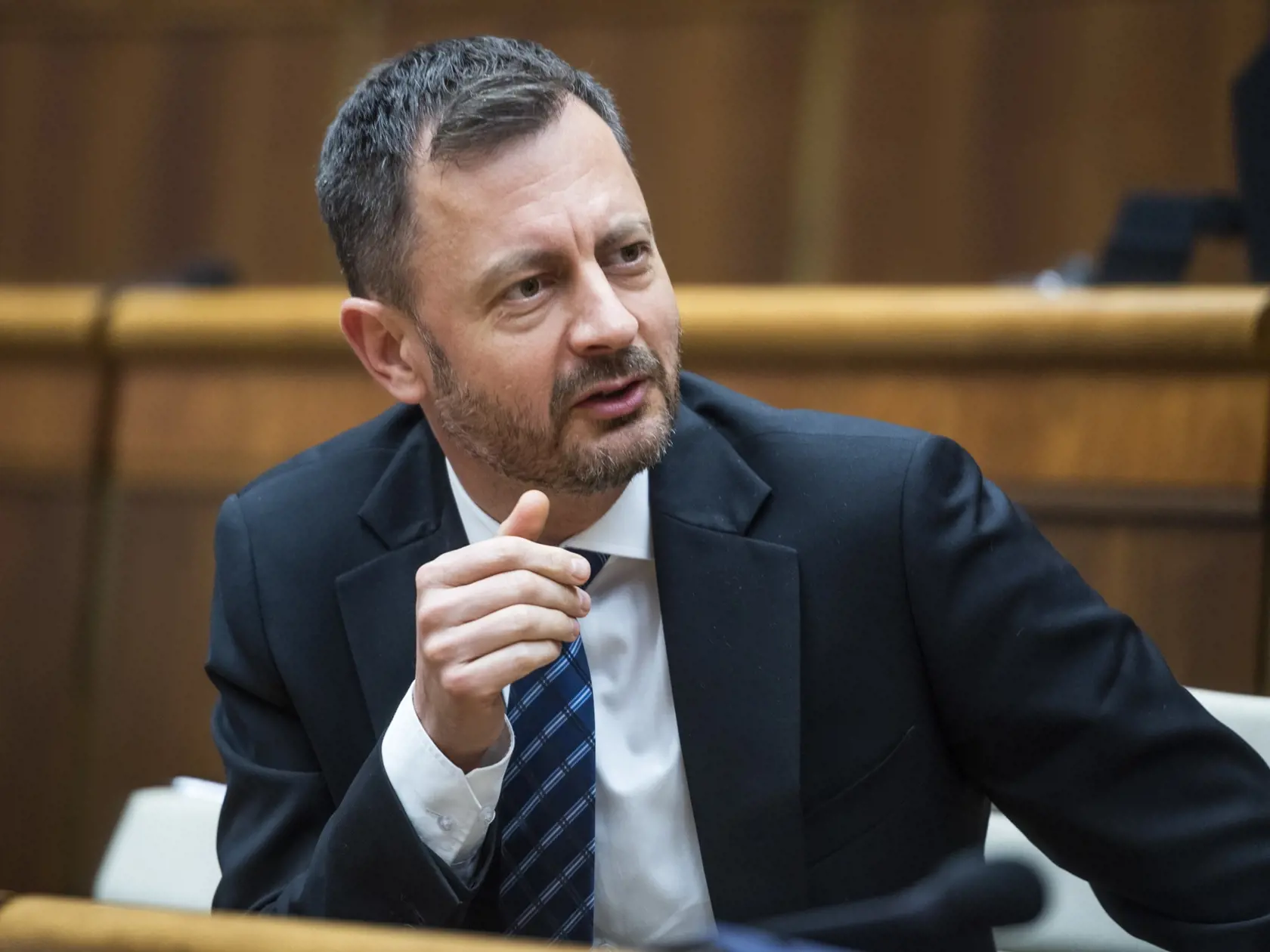 „Tento postup považujem za neštandardný, rovnako ako bolo neštandardné, že som sa dozvedel až z médií, že strana SaS vypovedala koaličnú zmluvu,“ hovorí Heger.
