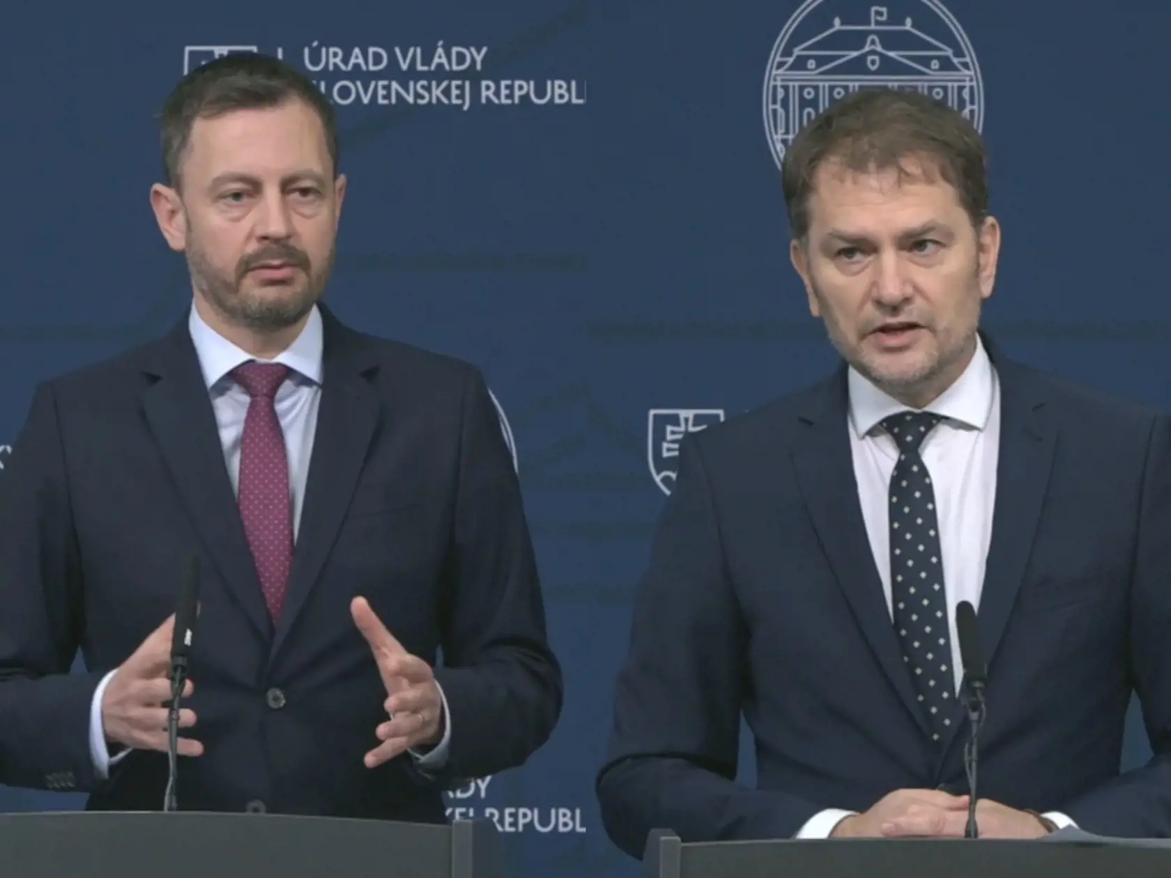 Predseda vlády Eduard Heger a minister financií Igor Matovič (OĽANO) ohlásili na sobotu tlačovú konferenciu s názvom „Ľudí v štichu nenecháme“.