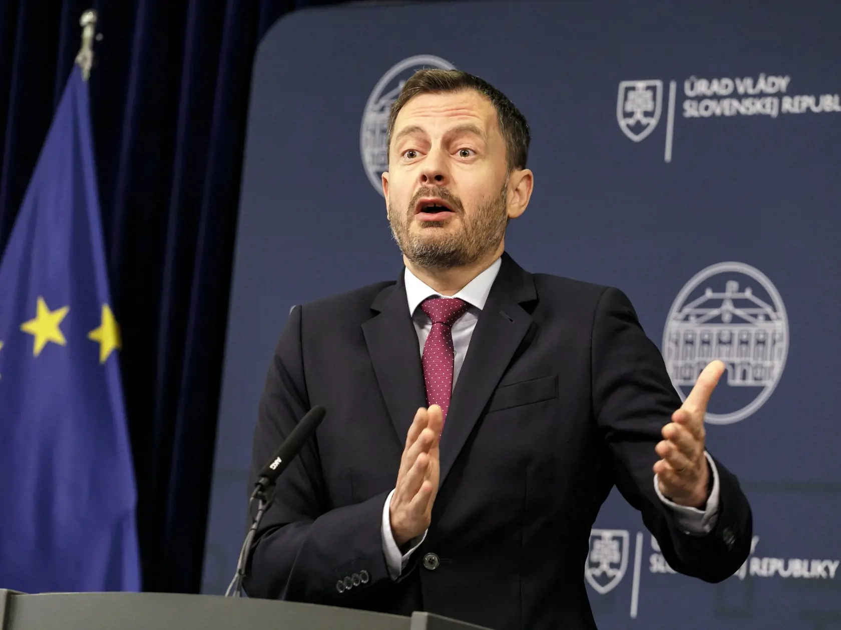 Podľa predsedu vlády z takéhoto prístupu lídrovi Sas sa mu javí, že v skutočnosti Sulíkovi nejde o hľadanie riešenia, ale skôr o snahu viesť predčasnú politickú kampaň s cieľom dosiahnuť lepší volebný výsledok, aký mala SaS vo voľbách v roku 2020.