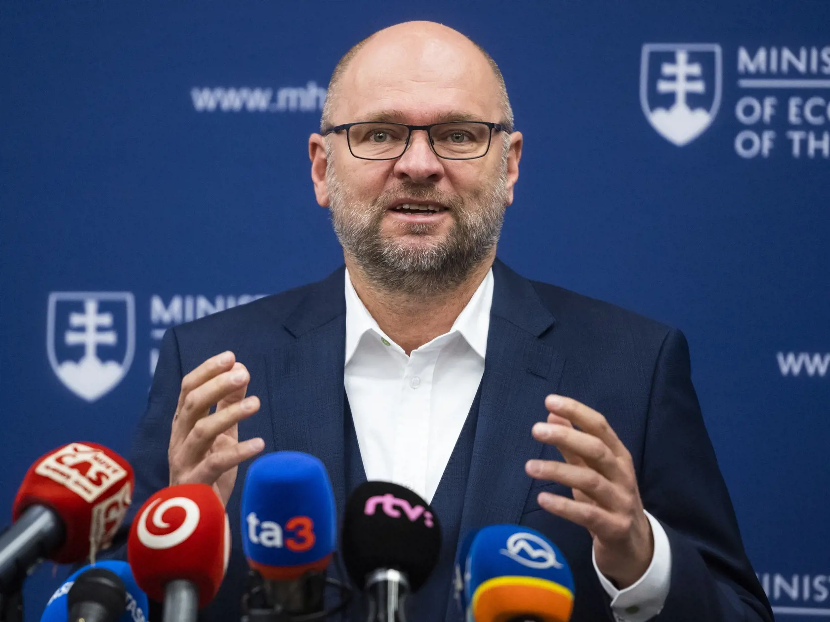 Na snímke minister hospodárstva SR a prvý podpredseda vlády pre ekonomiku SR Richard Sulík (SaS) hovorí počas tlačovej konferencie k vyjednávaniu o embargu na ruskú ropu 7. júna 2022  v Bratislave. FOTO TASR - Jaroslav Novák