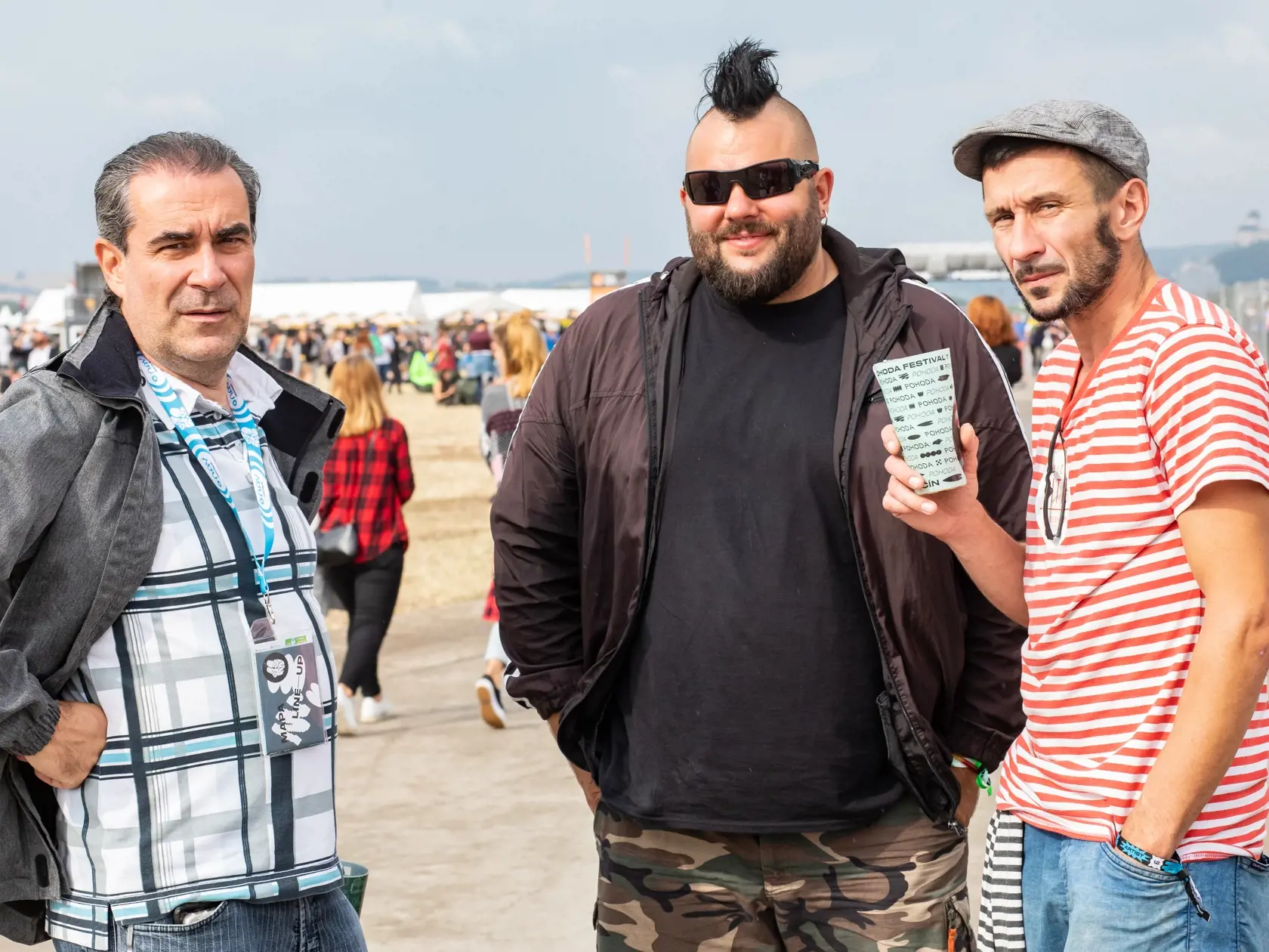 Kapela Polemic s tanečníkom Lacom Cmorejom.