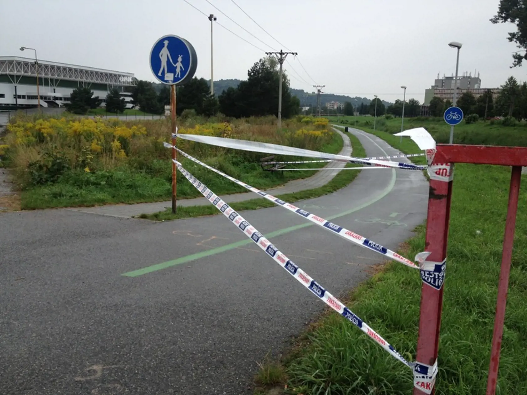UZAVRETÝ CHODNÍK: Pohyb po ňom je v súčasnosti nebezpečný.