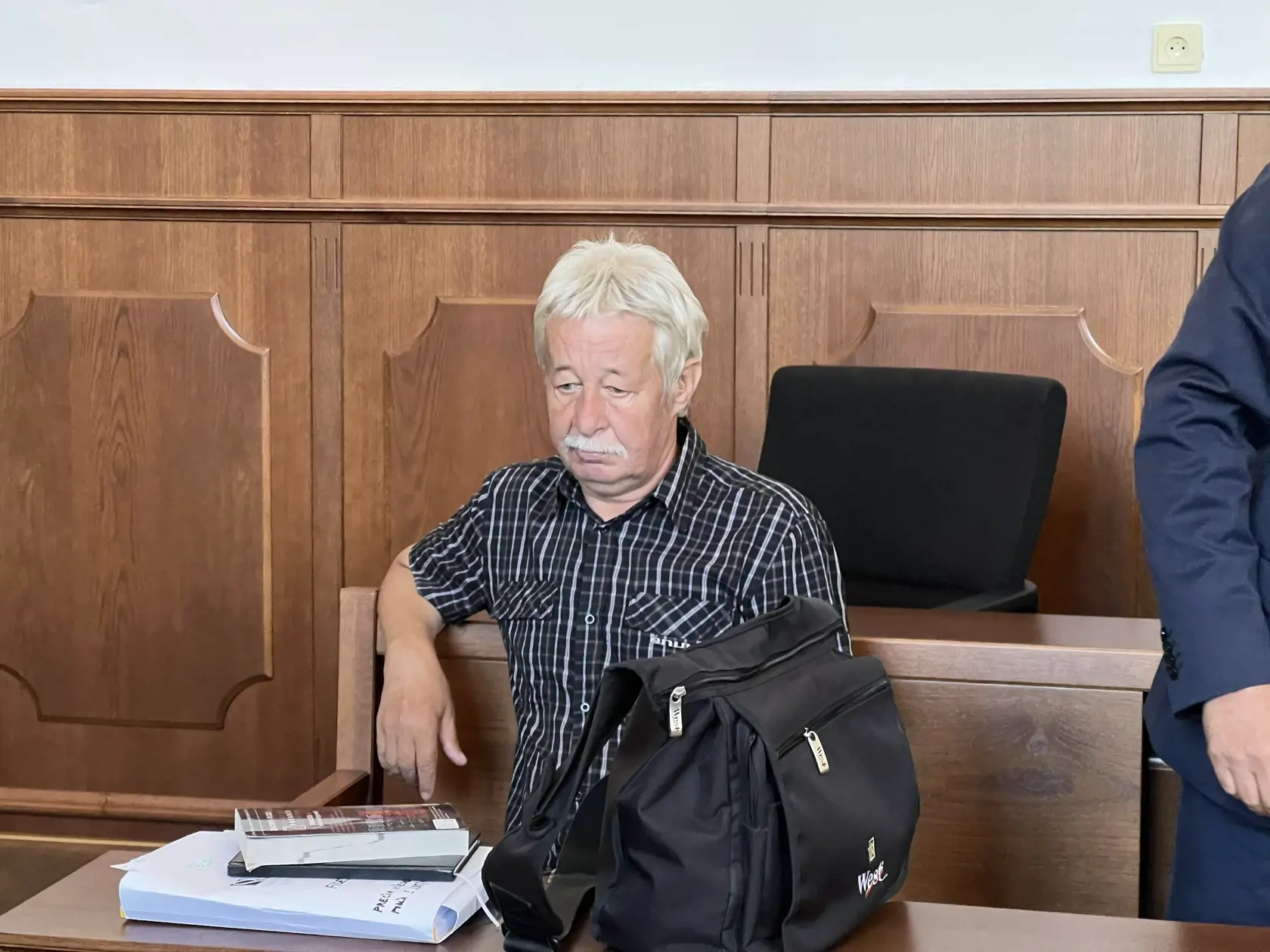 “Som vinný zo spáchaného skutku. Veľmi ťažko sa mi hľadajú slová, mrzí ma, že som nedokázal zabrániť nehode, ktorá skončila s hroznými následkami. Po tejto nešťatnej udalosti som stratil zmysel života. Nežiadam o odspustenie, ani ja by som neodpustil. Je mi všetko veľmi ľúto, všetkým sa ospravedlňujem. Prepáčte mi prosím vás,” vyjadril sa šofér.