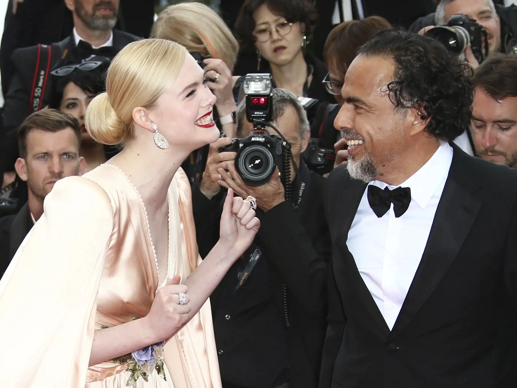 Herečka Elle Fanningová odpadla na večeri v Cannes