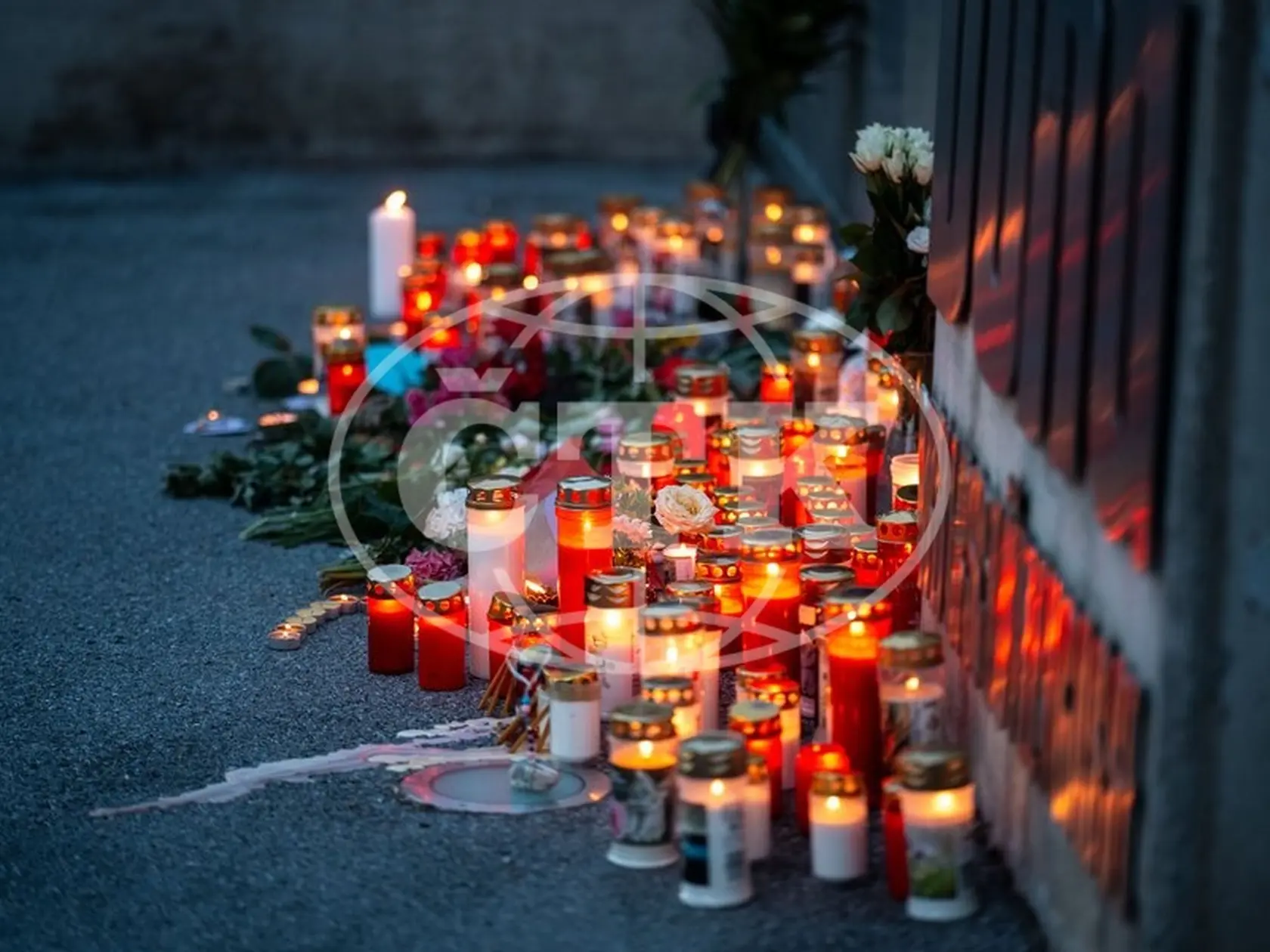Pietne miesto pred školou.