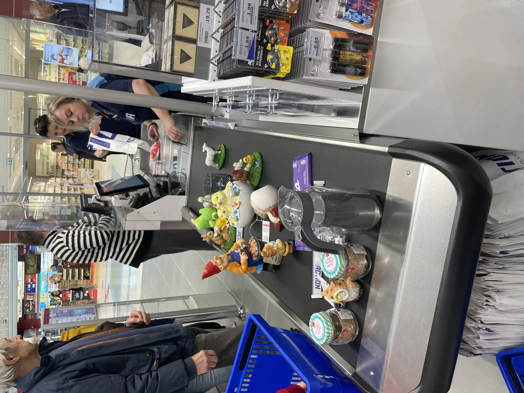 Ľudia kupovali najviac veľkonočné dekorácie.