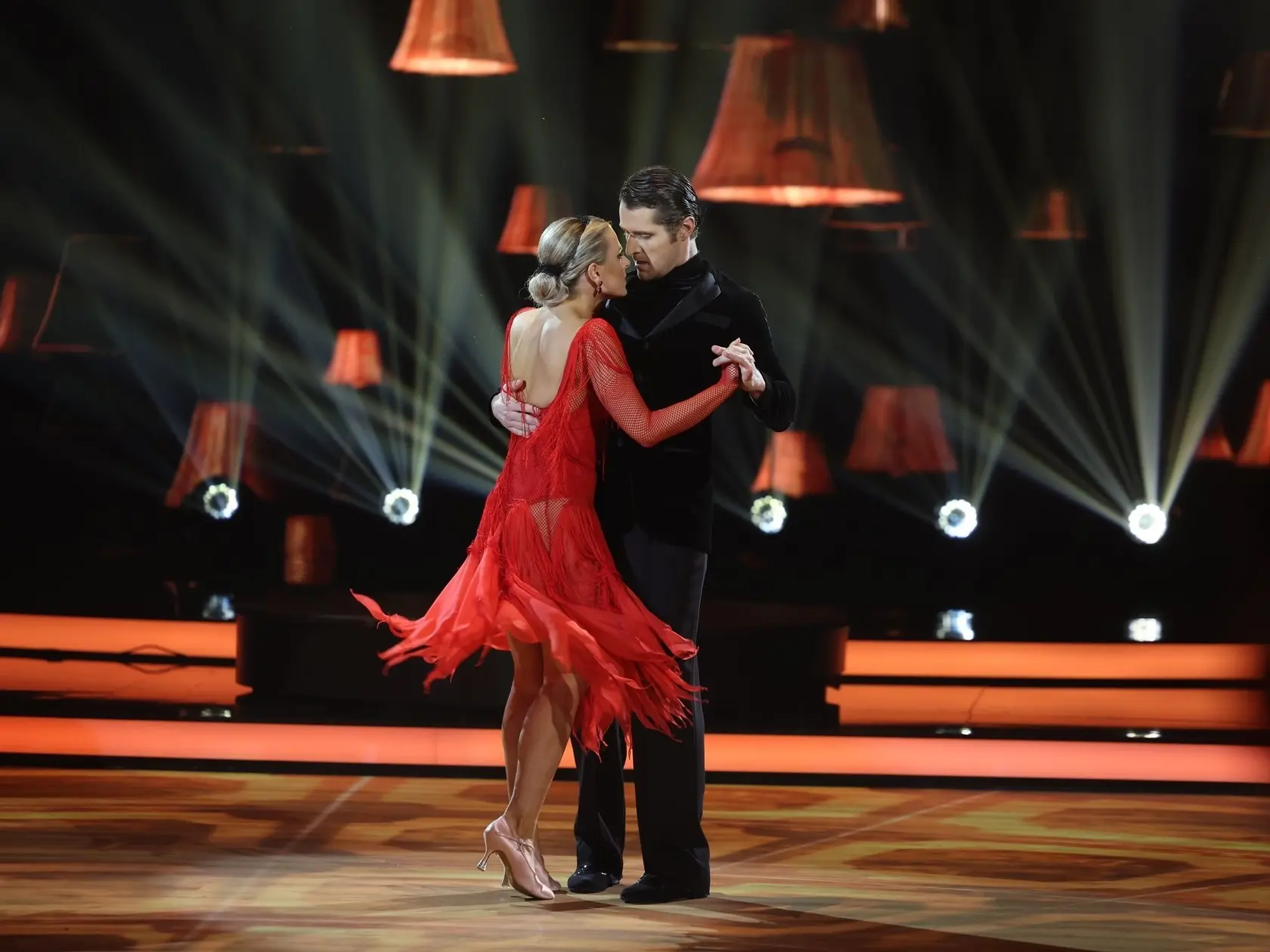 Piate kolo Let's Dance. Na snímke Matyáš Adamec a Eva Burešová.