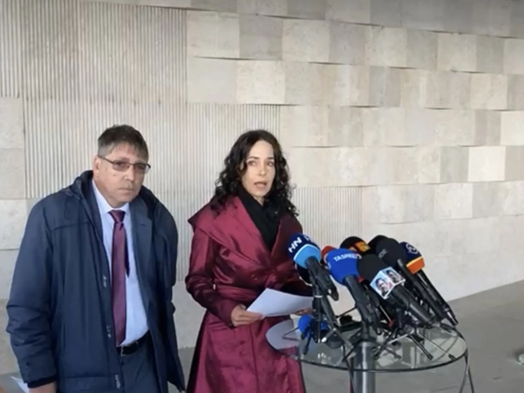 Roman Behúl a Miriam Lexmann: Svedkovi sa neunúvali oznámiť, že nebude účastný na rekonštrukcii. V januári, kedy sa mala pôvodne uskutočniť, sa však zúčastniť mal.