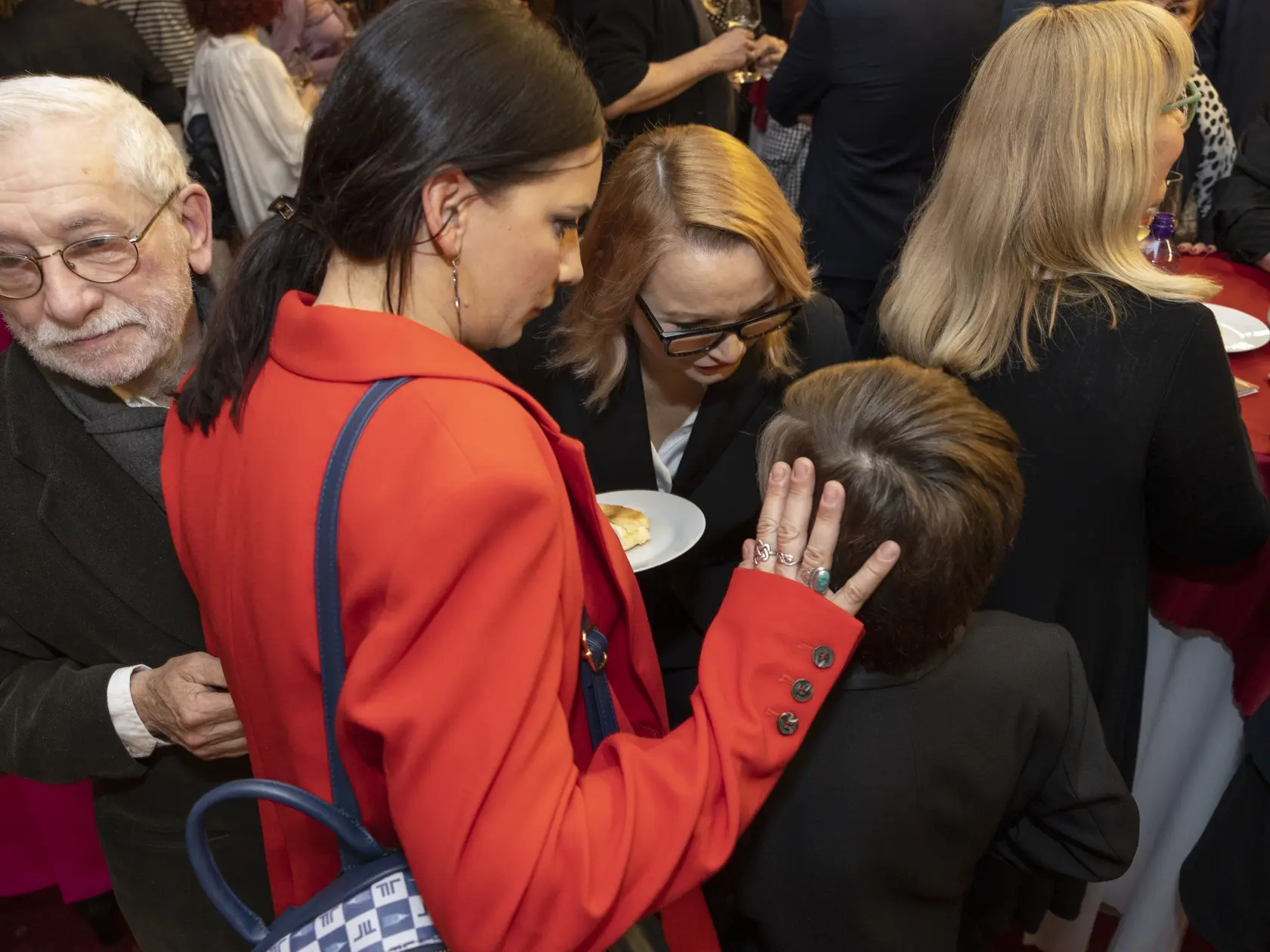 Je dôležité mať Filipa - premiéra divadelnej hry bratislavského divadla Aréna na hosťujúcej scéne DPOH. Na snímke je Anna Šišková s dcérou Dorotou Nvotovou a vnukom Filipom Nvotom..