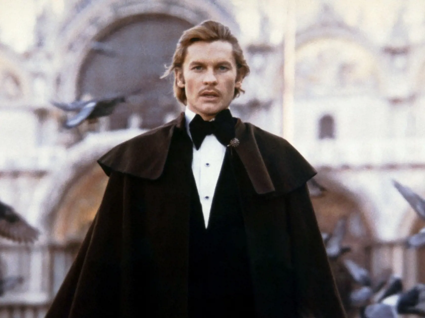 Vo veku 78 rokov zomrel vo štvrtok v Salzburgu rakúsky herec Helmut Berger, ktorý bol v 60. a 70. rokoch hviezdou európskej kinematografie.