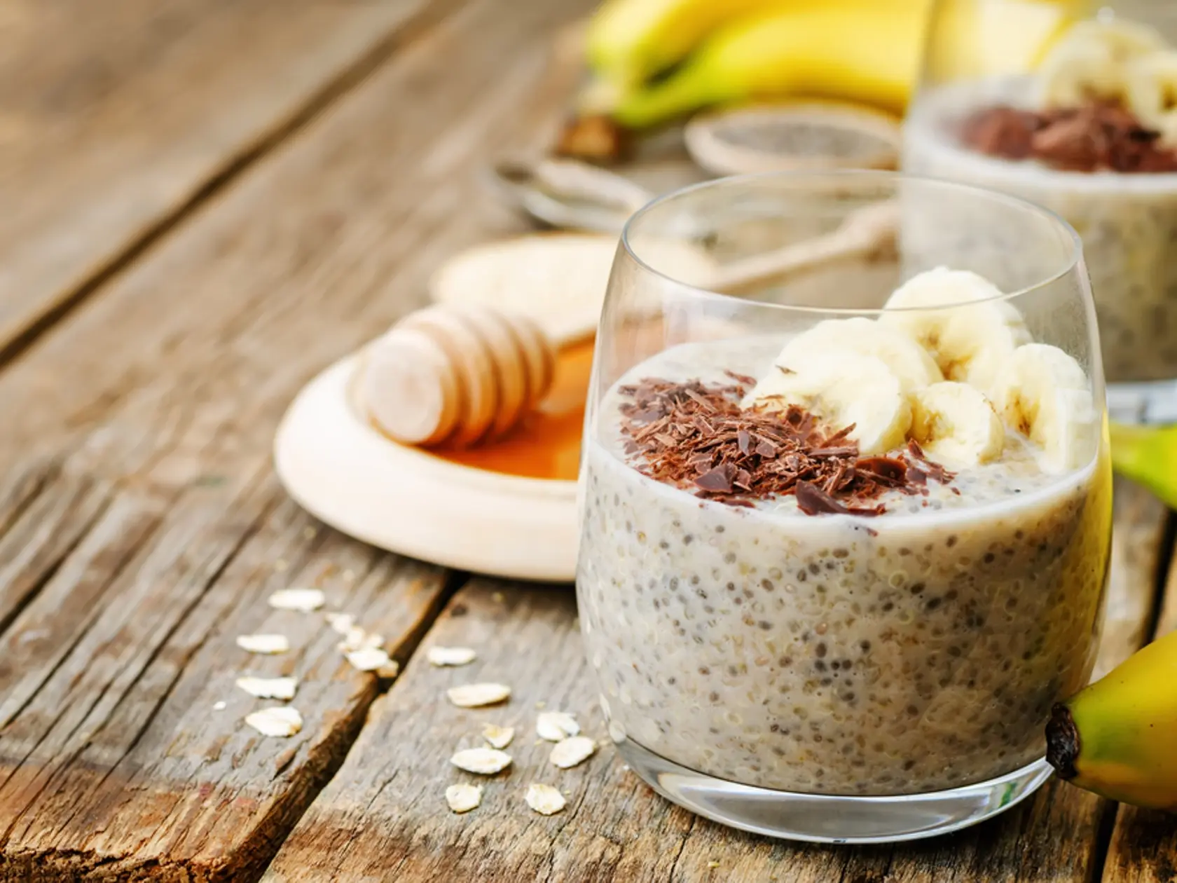 Overnight,Banana,Oats,Quinoa,Chia,Seed,Pudding,Decorated,With,Banana