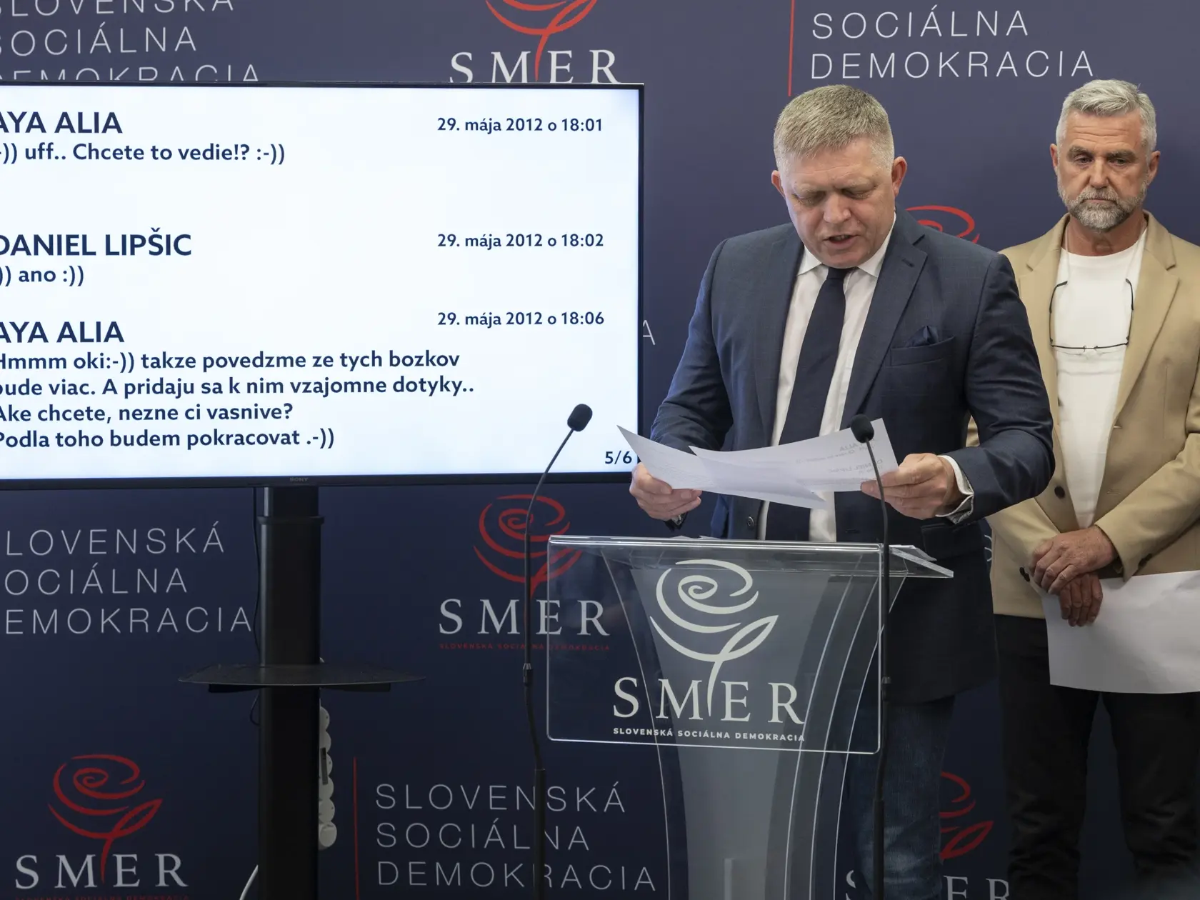 Tlačová konferencia politickej strany SMER Slovenská sociálna demokracia na tému rozsudku v kauze objednávky vraždy Jána Kuciaka a Martiny Kušnírovej a prípadnej inej verzii, ktorej nebola venovaná pozornosť. Na snímke zľava je Robert Fico a Tibor Gašpar, 