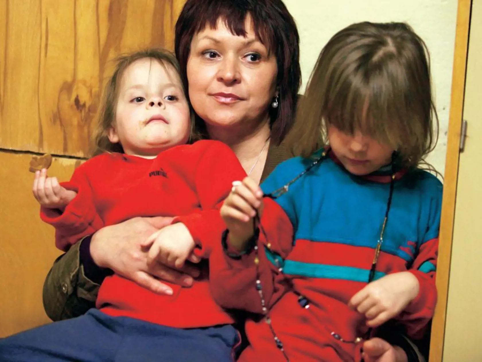 Magda Pinčarová z charity si malých Gábrišovcov