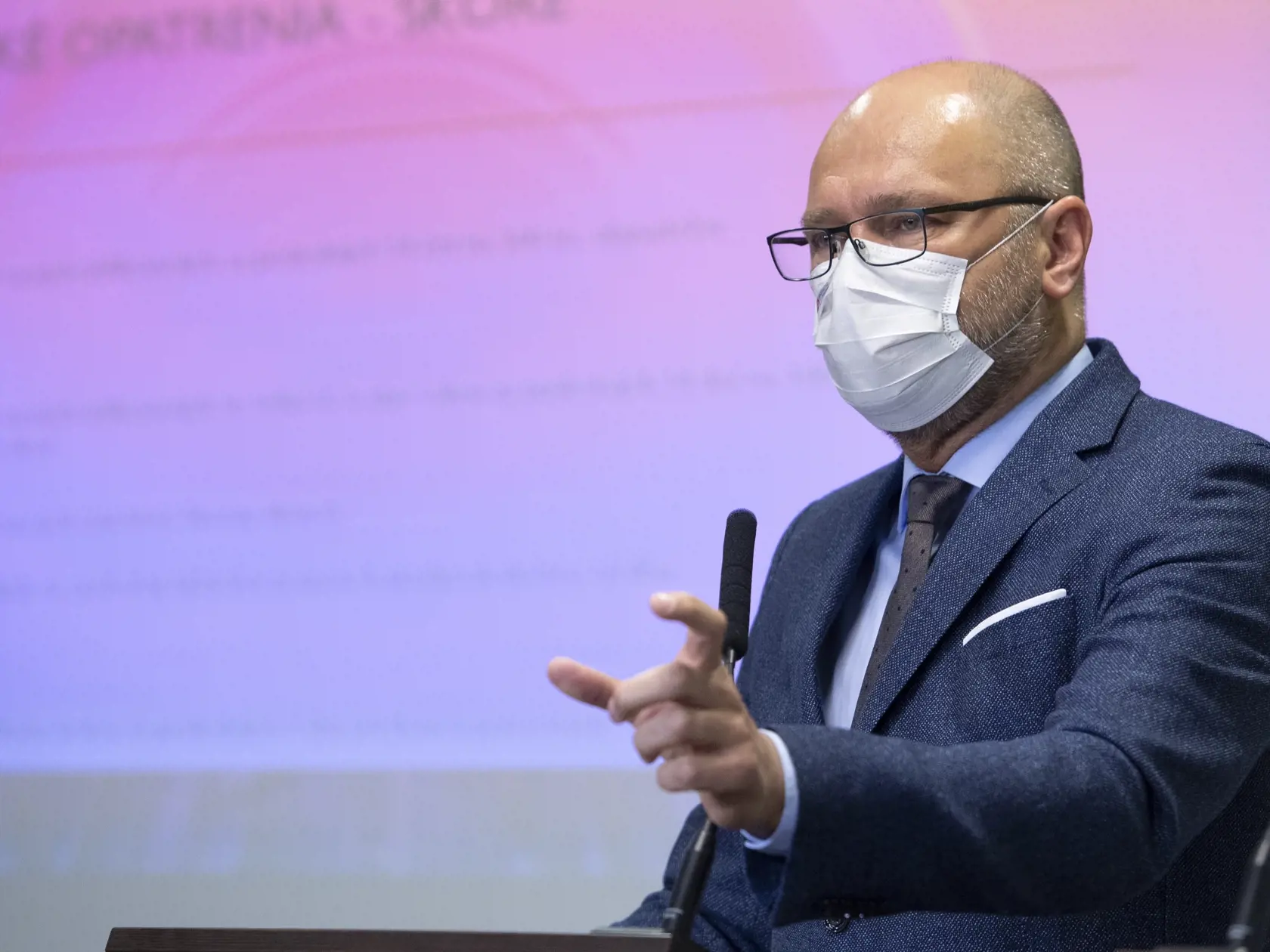 Predseda SaS a minister hospodárstva SR Richard Sulík počas tlačovej konferencie strany SaS k predstaveniu protipandemického plánu Semafor 23. novembra 2020 v Bratislave.