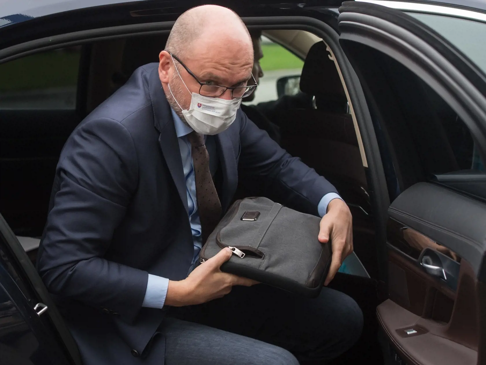 Na snímke vicepremiér a minister hospodárstva SR Richard Sulík prichádza na zasadnutie Ústredného krízového štábu 23. novembra 2020 v Bratislave.