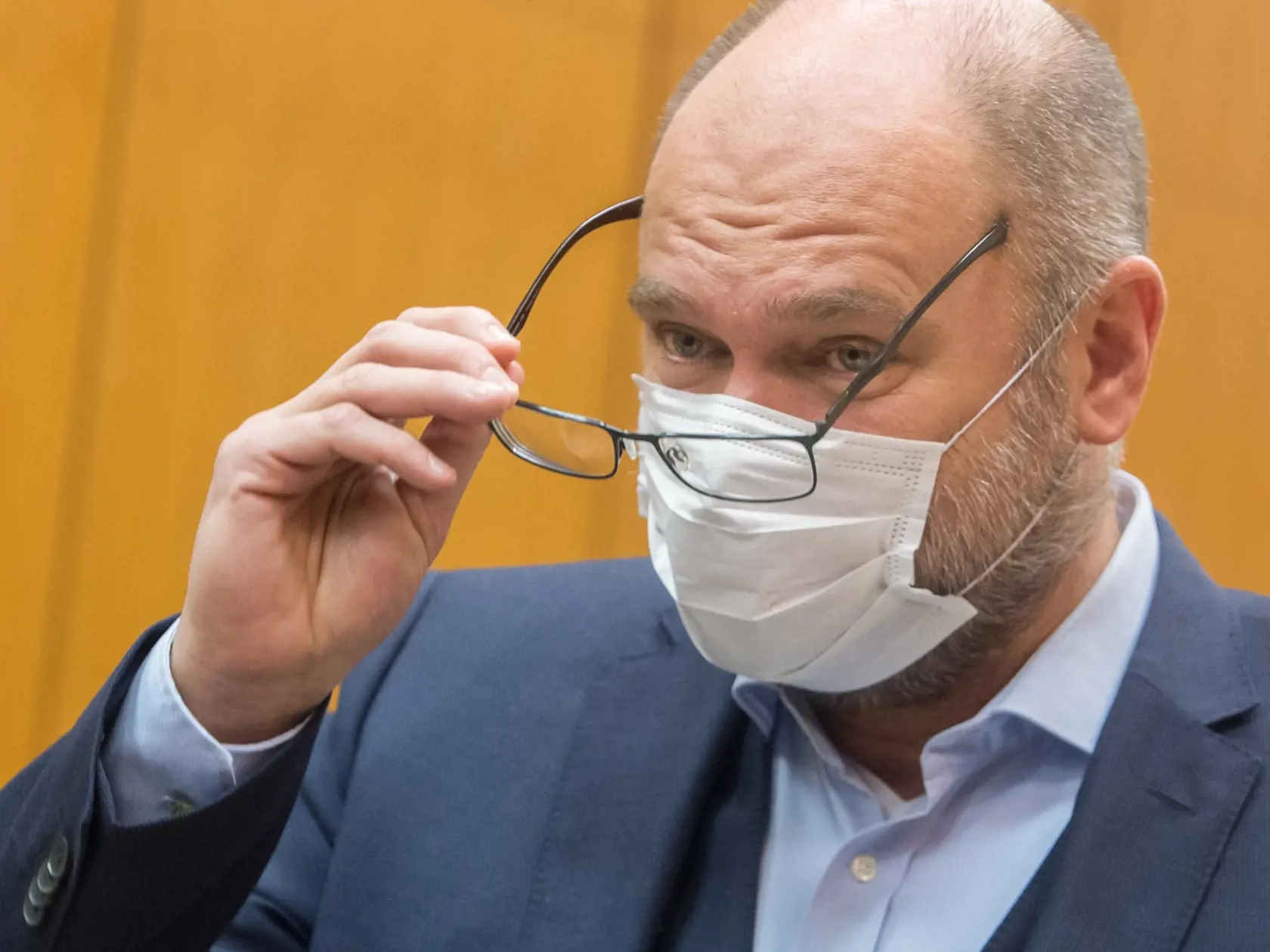 Na snímke minister hospodárstva SR Richard Sulík prichádza na mimoriadne 56. zasadnutie vlády SR 4. decembra 2020 v Bratislave.