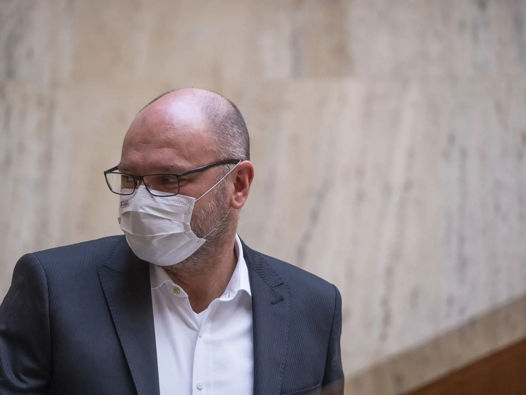 Na snímke minister hospodárstva SR a prvý podpredseda vlády pre ekonomiku SR Richard Sulík (SsS) prichádza na 59. rokovanie vlády SR v Bratislave v pondelok 14. decembra 2020.