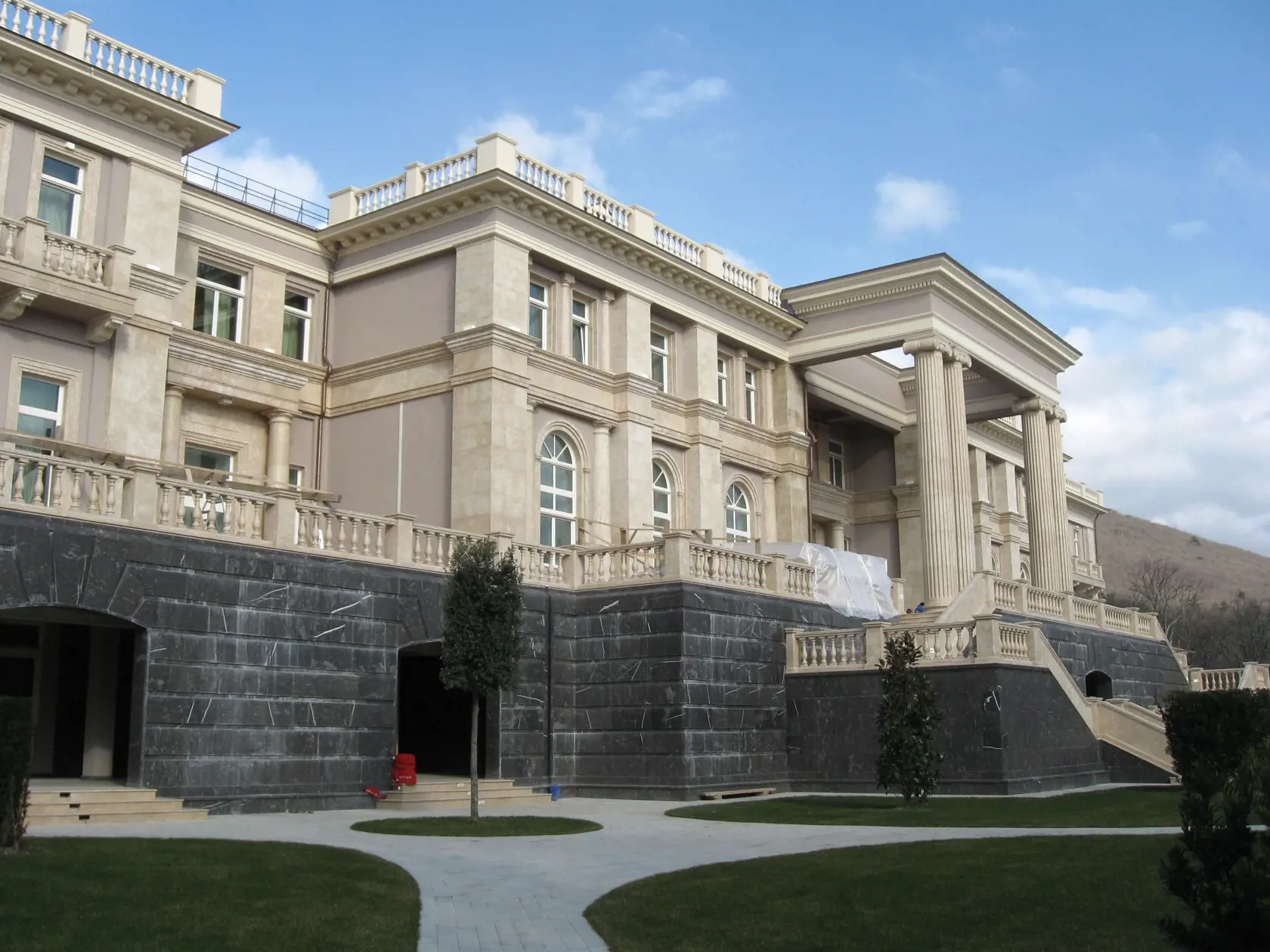 Hodnotu organizácia odhadla na 1,4 miliardy dolárov a vybudovanie malo stáť vyše 100 miliárd rubľov, čo je asi 956 miliónov dolárov.
