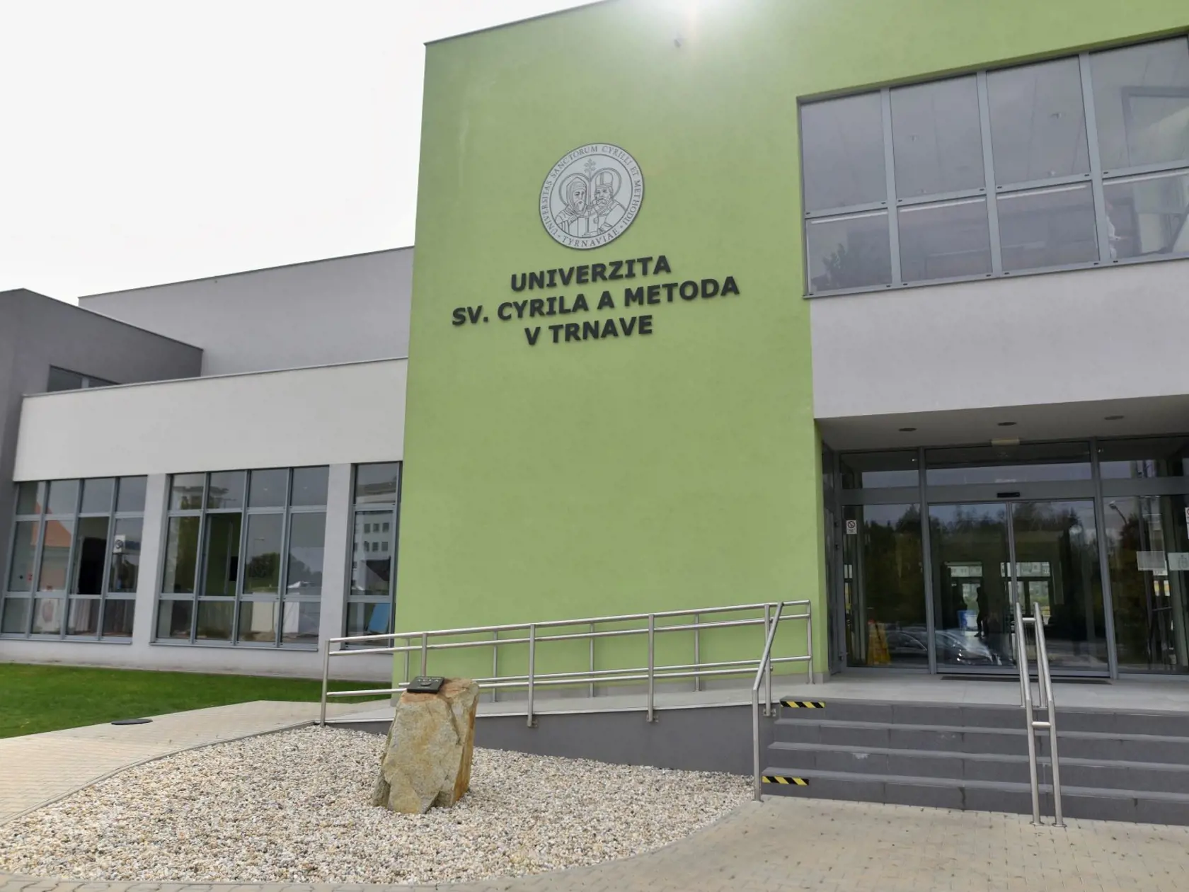 Na snímke je budova Univerzity Cyrila a Metoda v Trnave.