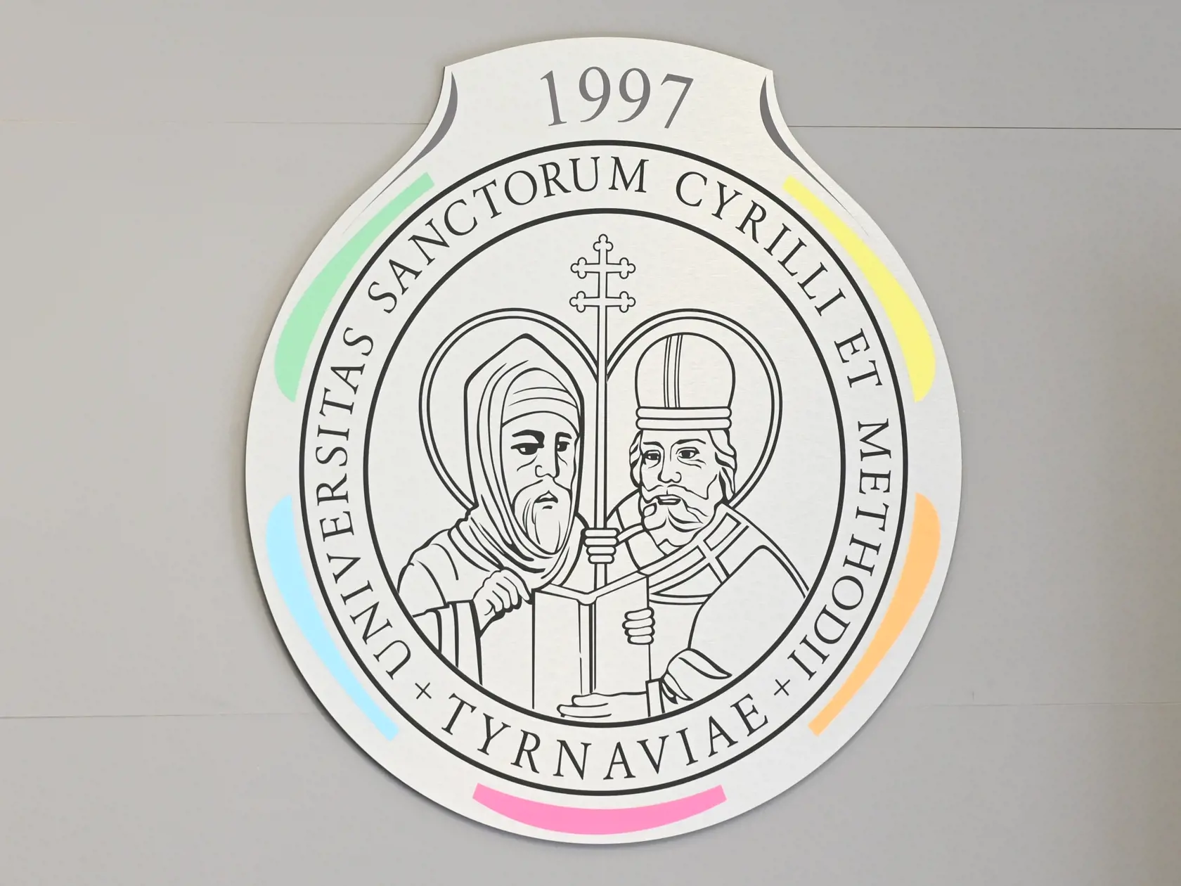 Na snímke je pečať Univerzity sv. Cyrila a Metoda v Trnave.