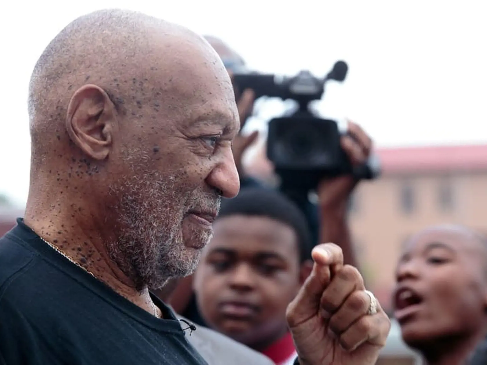 Bill Cosby svedčil v prípade sexuálneho obťažovania sedem hodín.