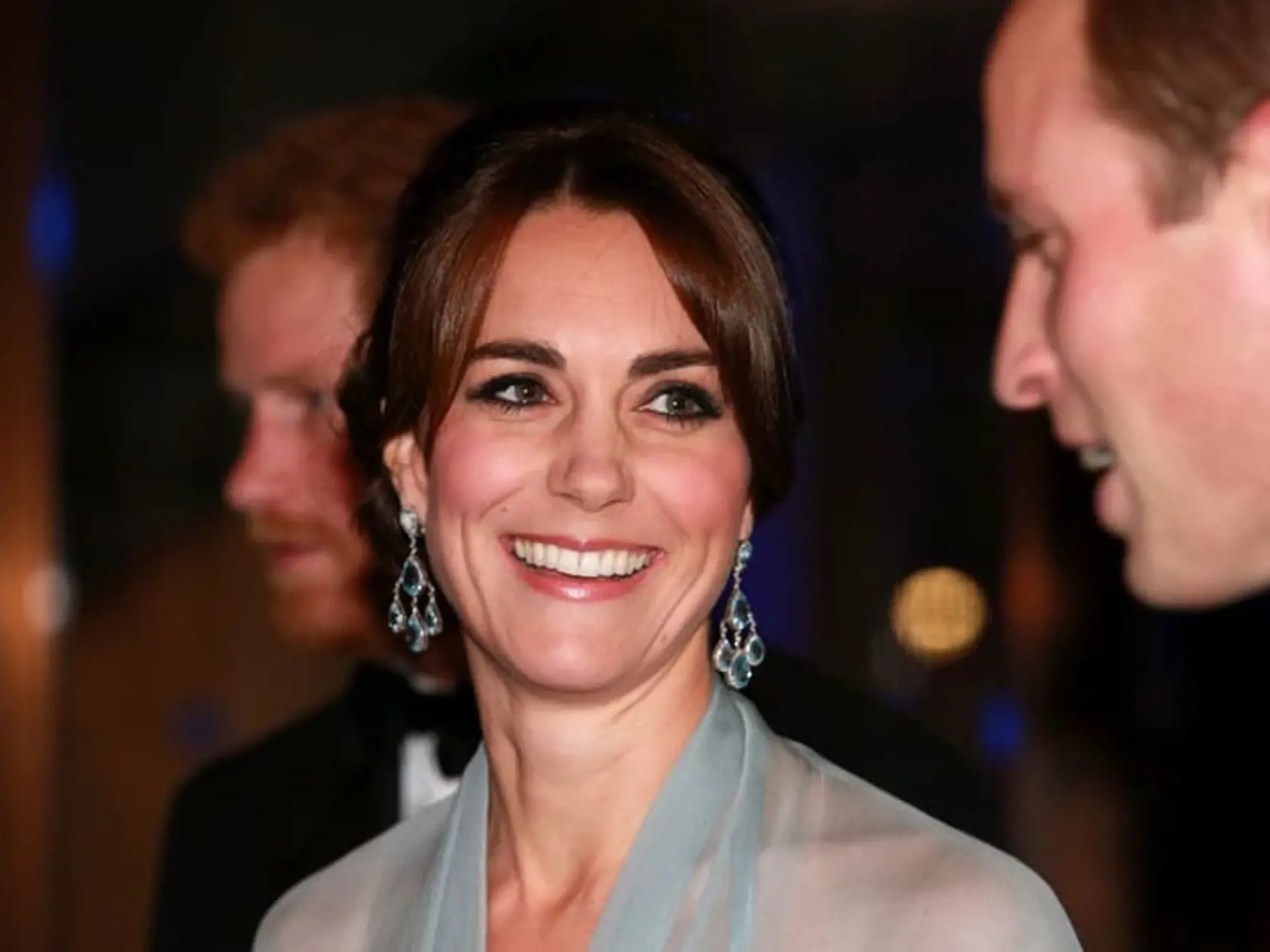 Kate Middleton hviezdila na premiére novej bondovky.